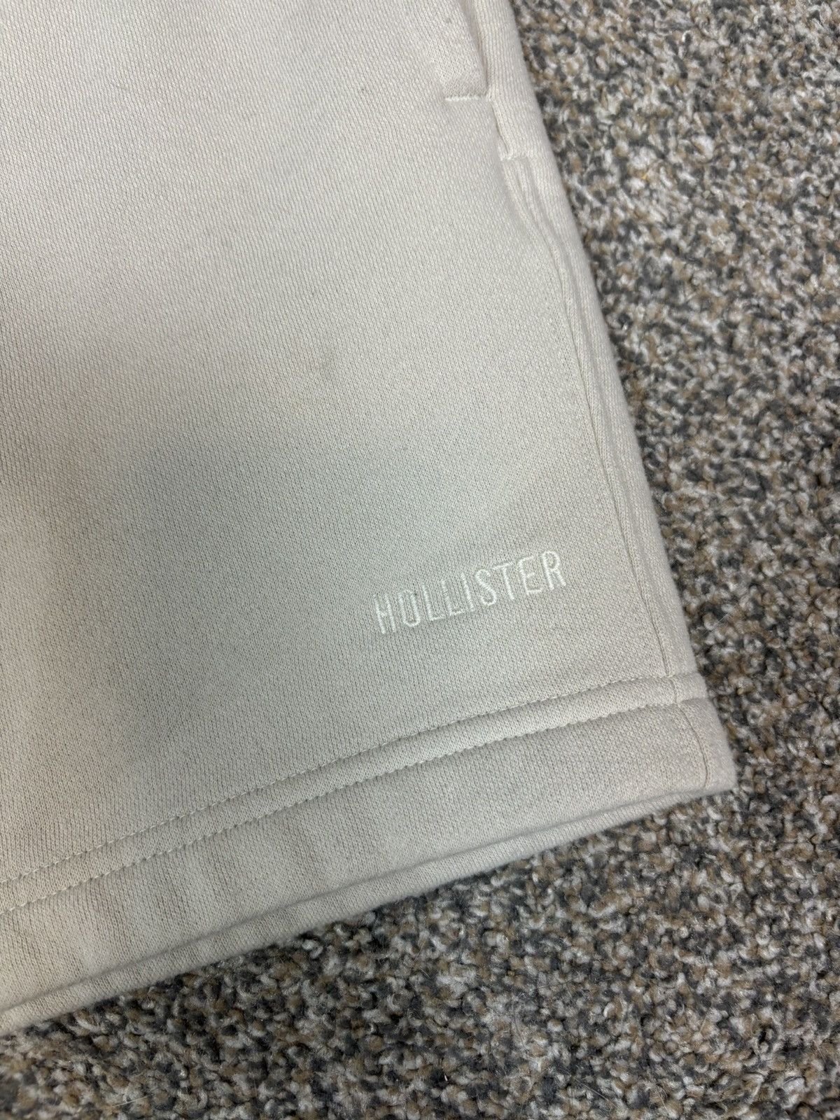 Hollister Hollister mid thigh tan loose shorts Size US 32 / EU 48 - 4 Thumbnail