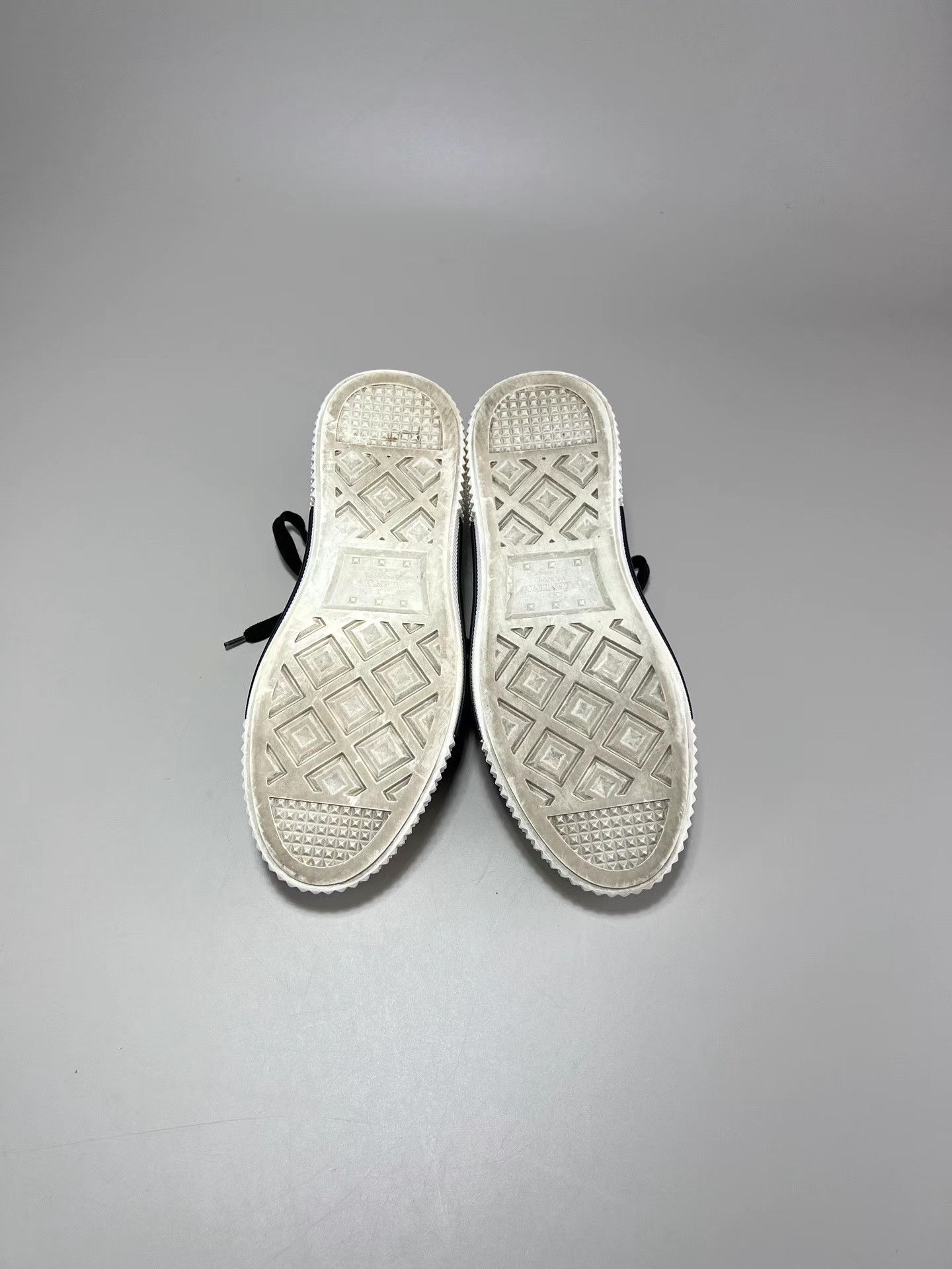 Valentino VALENTINO Beaded Low-Top Canvas Sneakers Size US 7.5 / IT 37.5 - 5 Thumbnail