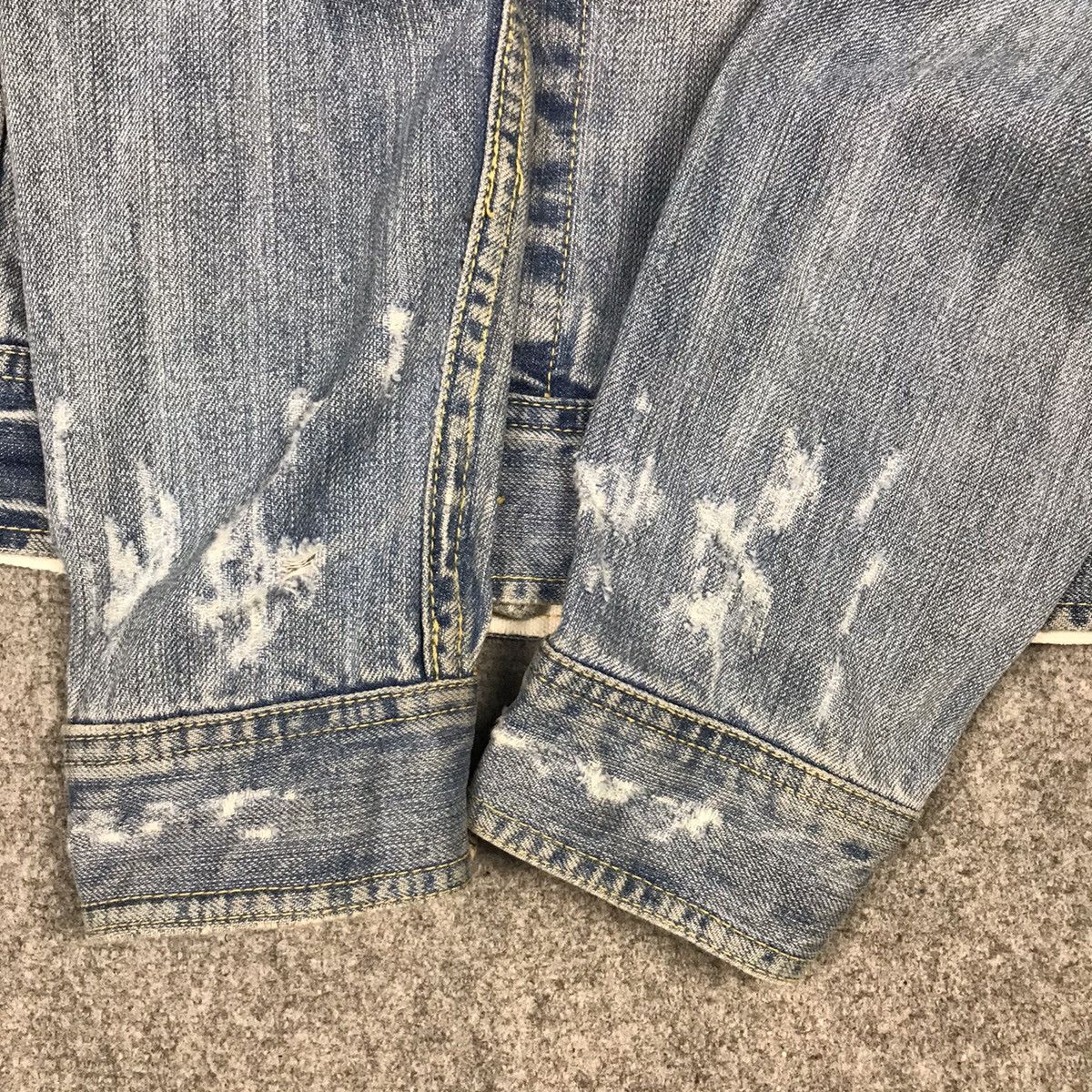 Japanese Brand DENIM DISTRESSED STYLE BUTTON JACKET Size US M / EU 48-50 / 2 - 7 Thumbnail