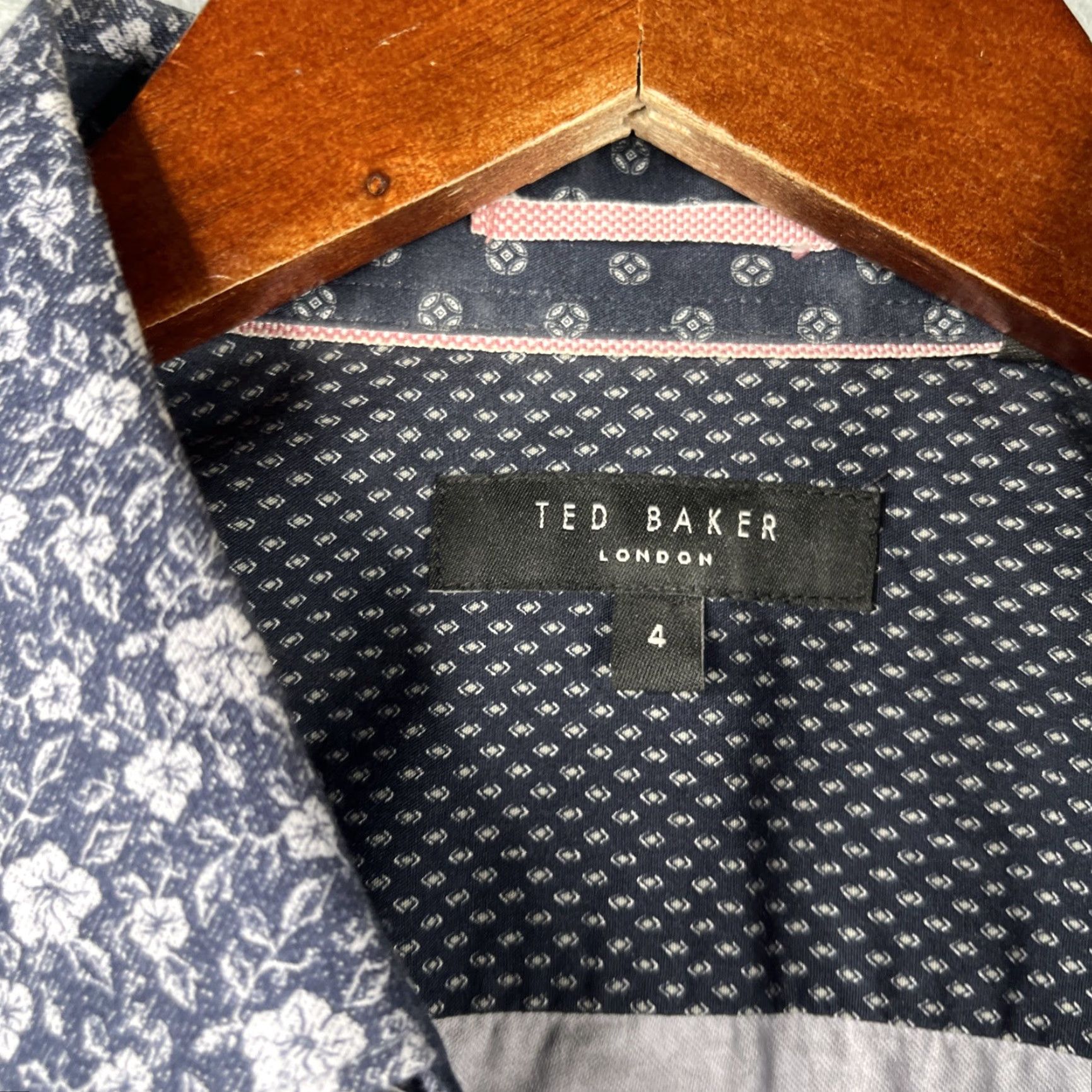 Ted Baker Ted Baker London Shirt Mens Size 4 Button-Up Short Sleeve Navy Pink Flower Print Cotton Size US L / EU 52-54 / 3 - 4 Thumbnail