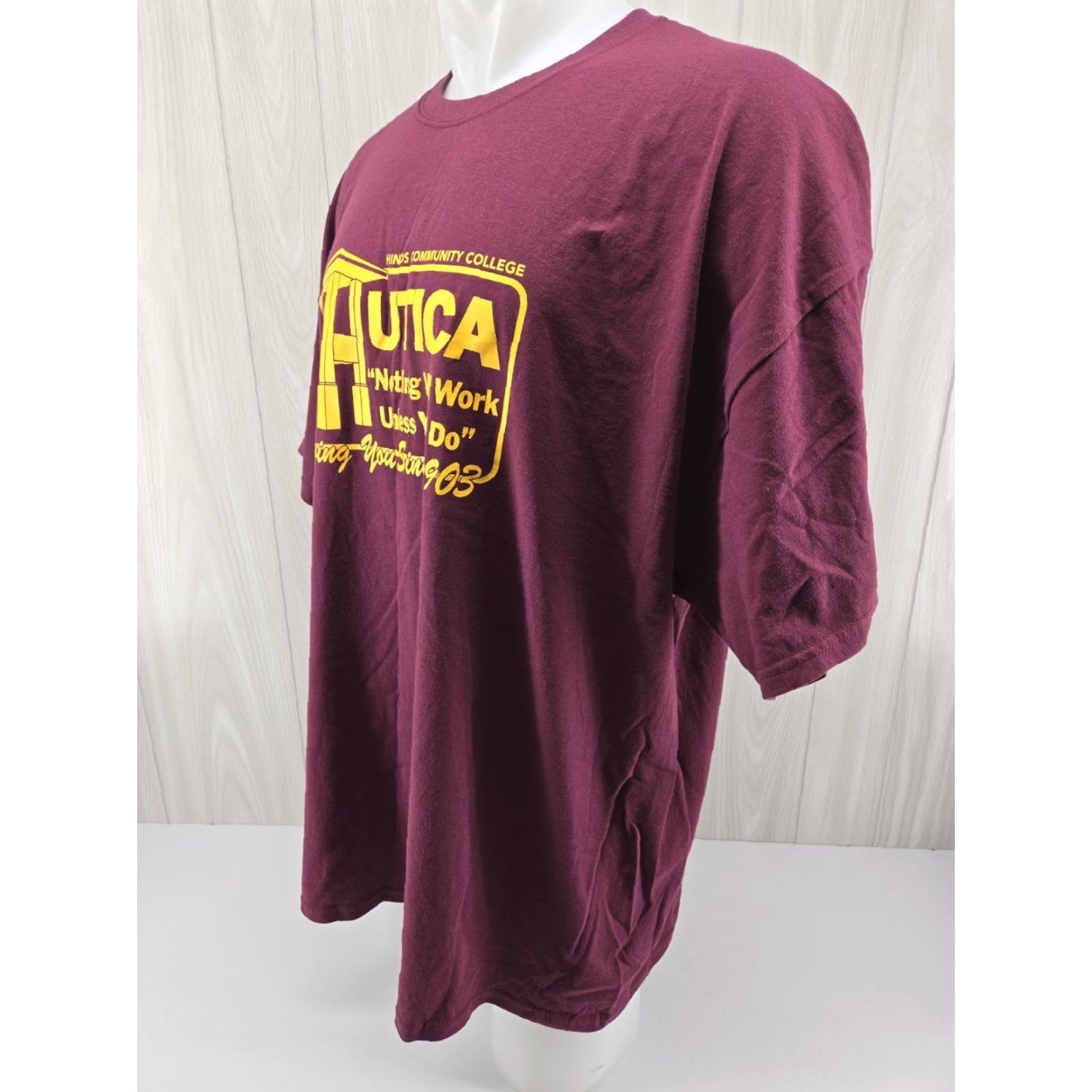 Gildan VINTAGE Gildan HINDS COMMUNITY COLLEGE Maroon T-Shirt Mens 3XL Crew Neck Short Sleeve Logo Knit Cotton Size US XXL / EU 58 / 5 - 4 Thumbnail