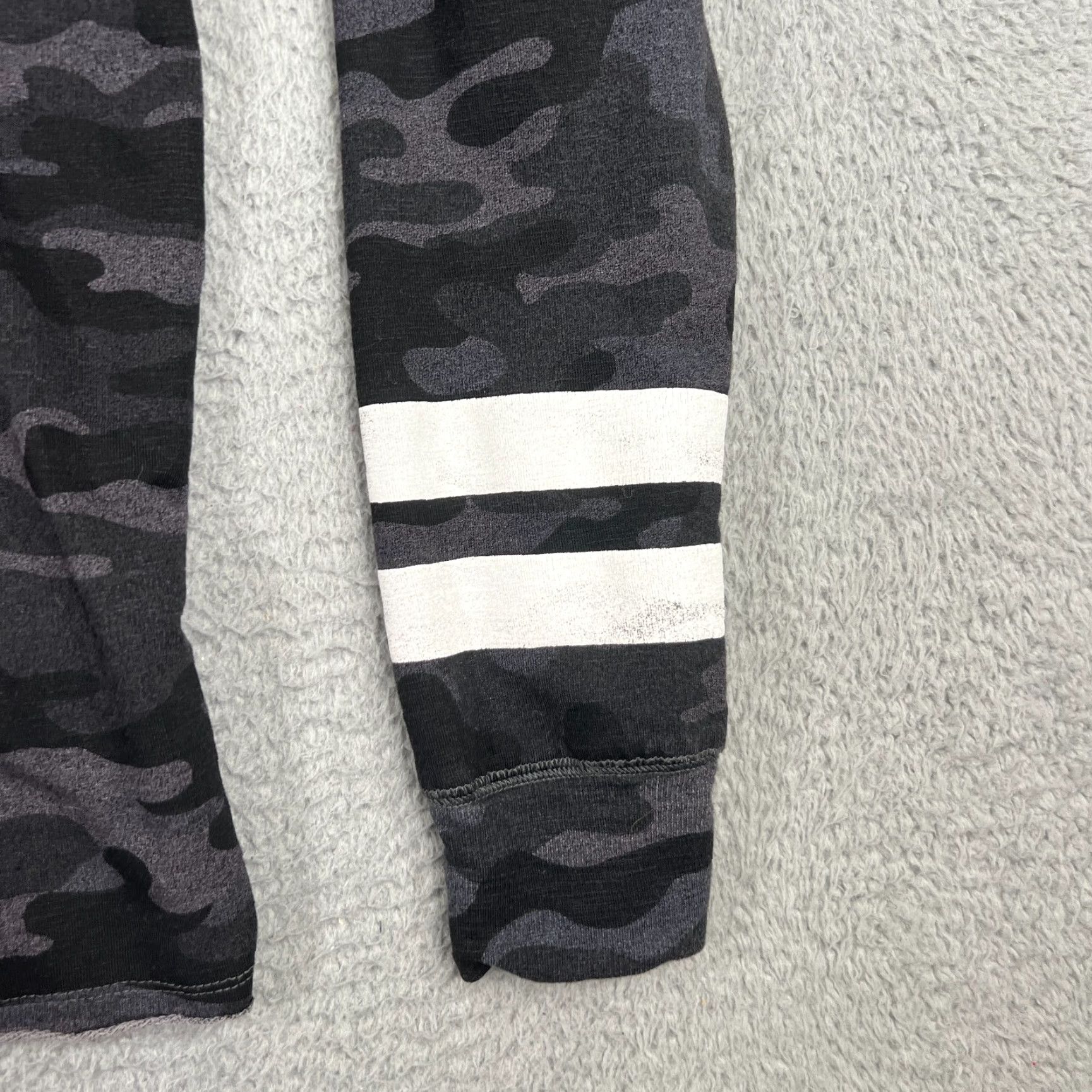 Sundry VINTAGE Sundry Women Sweatshirt Hooded Pullover Black Camouflage Size 3 Pullover Size XS / US 0-2 / IT 36-38 - 2 Thumbnail