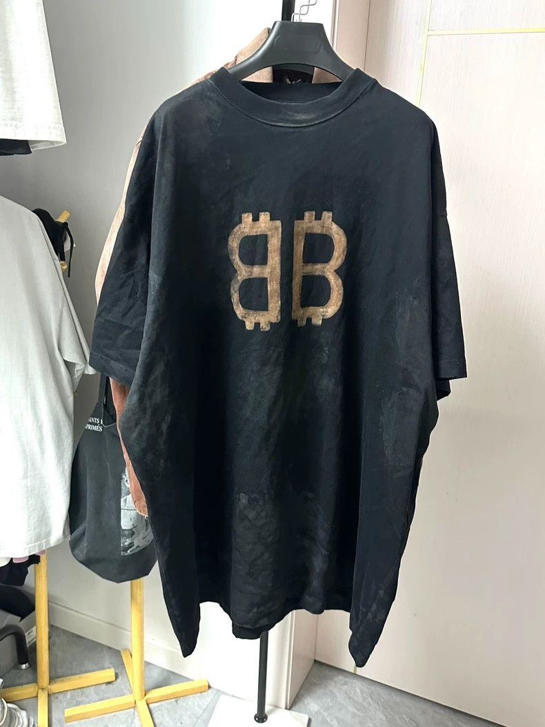 Balenciaga Balenciaga 23 FW Mud Dye Bitcoin Old Destruction Short Slee Size US XXL / EU 58 / 5 - 1 Thumbnail