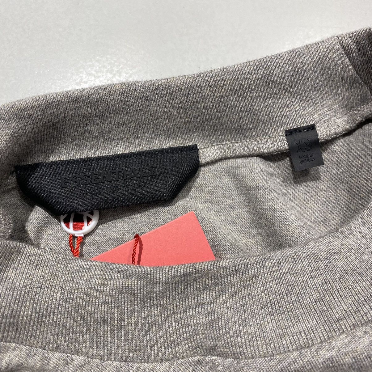 Essentials × NBA Fear of God Essentials x NBA Bulls Tee Warm Heather Size US XS / EU 42 / 0 - 4 Thumbnail