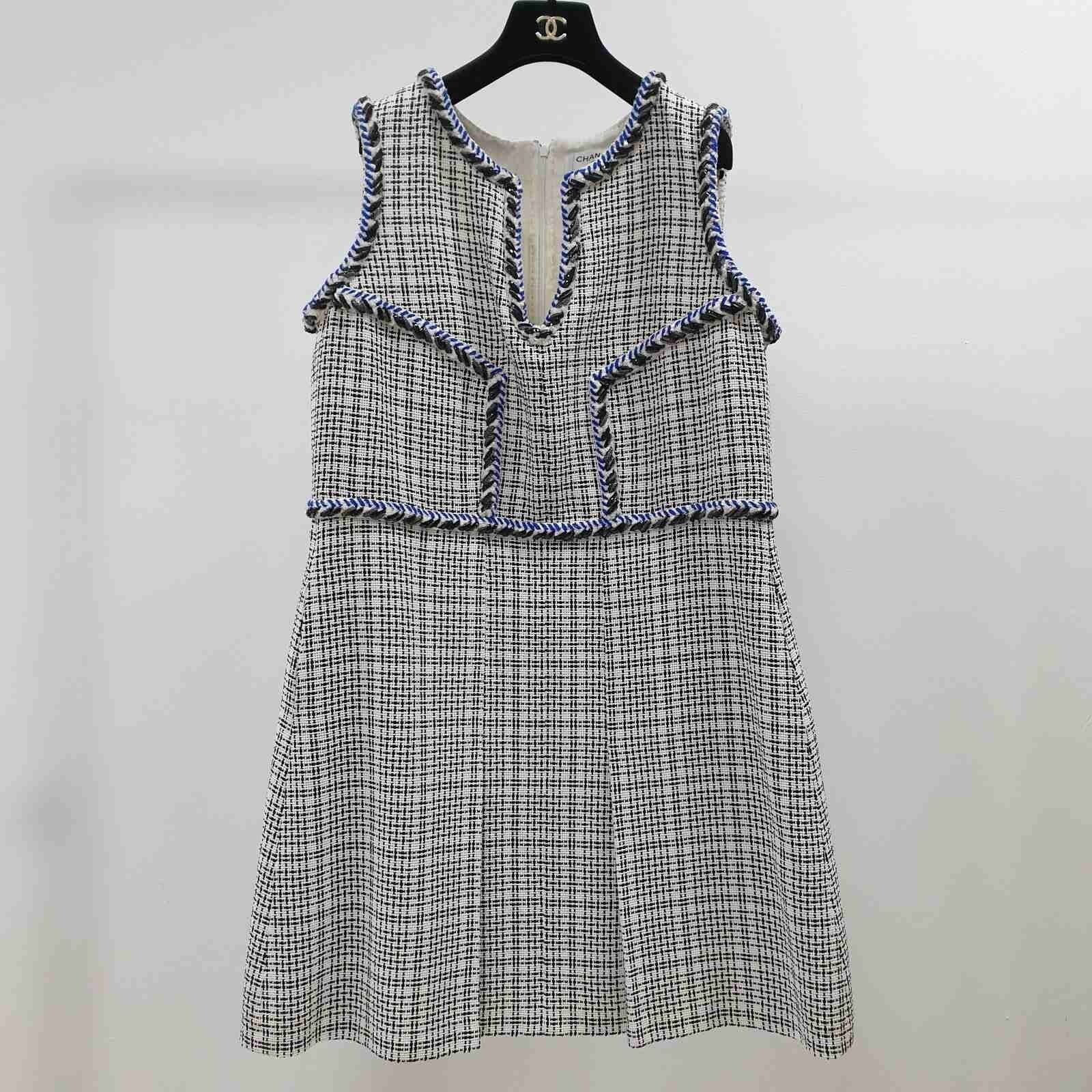 Chanel CHANEL White Blue Sleeveless Chevron Trim Tweed Dress Sz.46 Size XL / US 12-14 / IT 48-50 - 1 Thumbnail