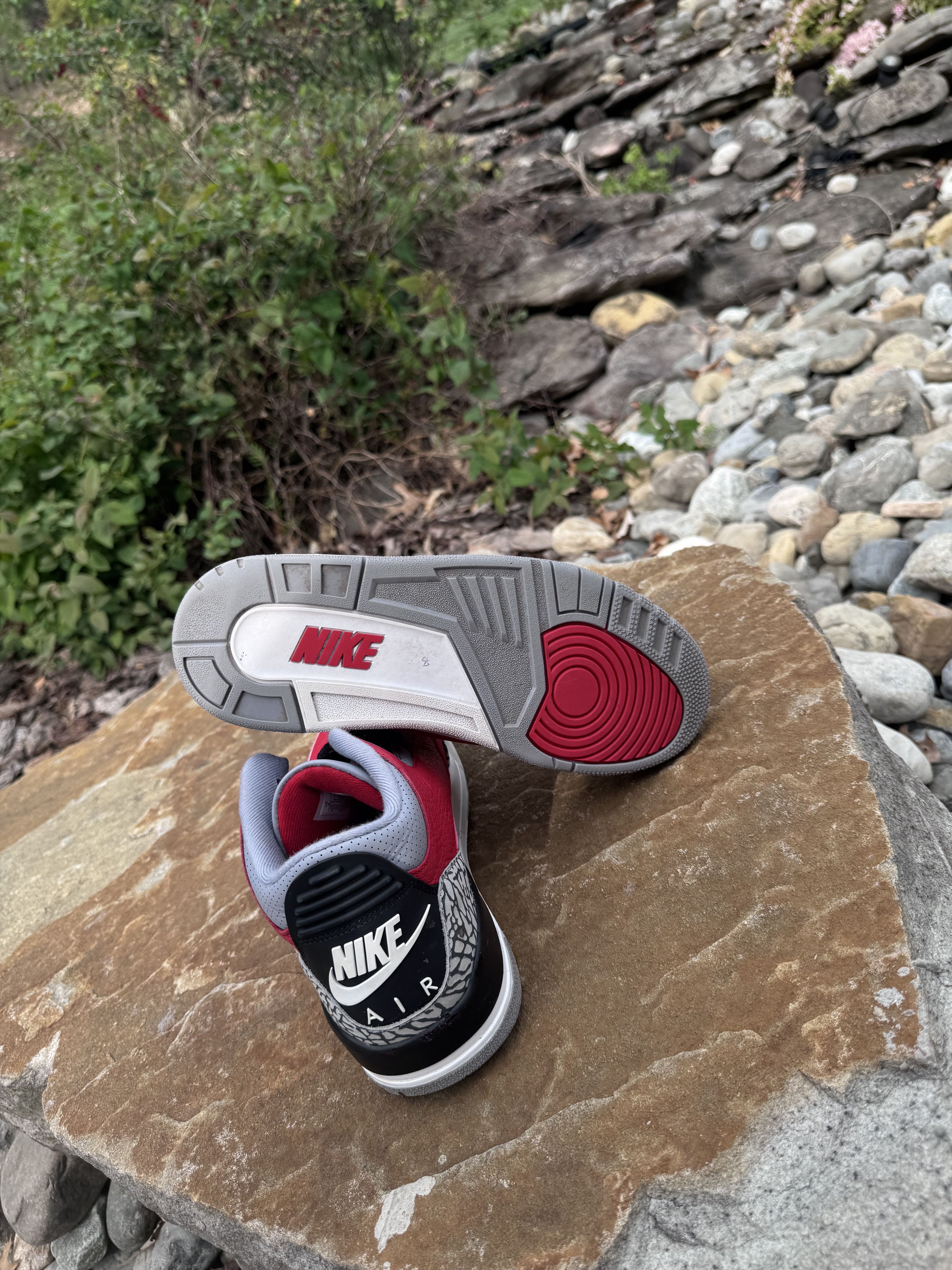 Jordan Brand Nike Air Jordan 3 retro SE Unite Size US 9 / EU 42 - 4 Thumbnail