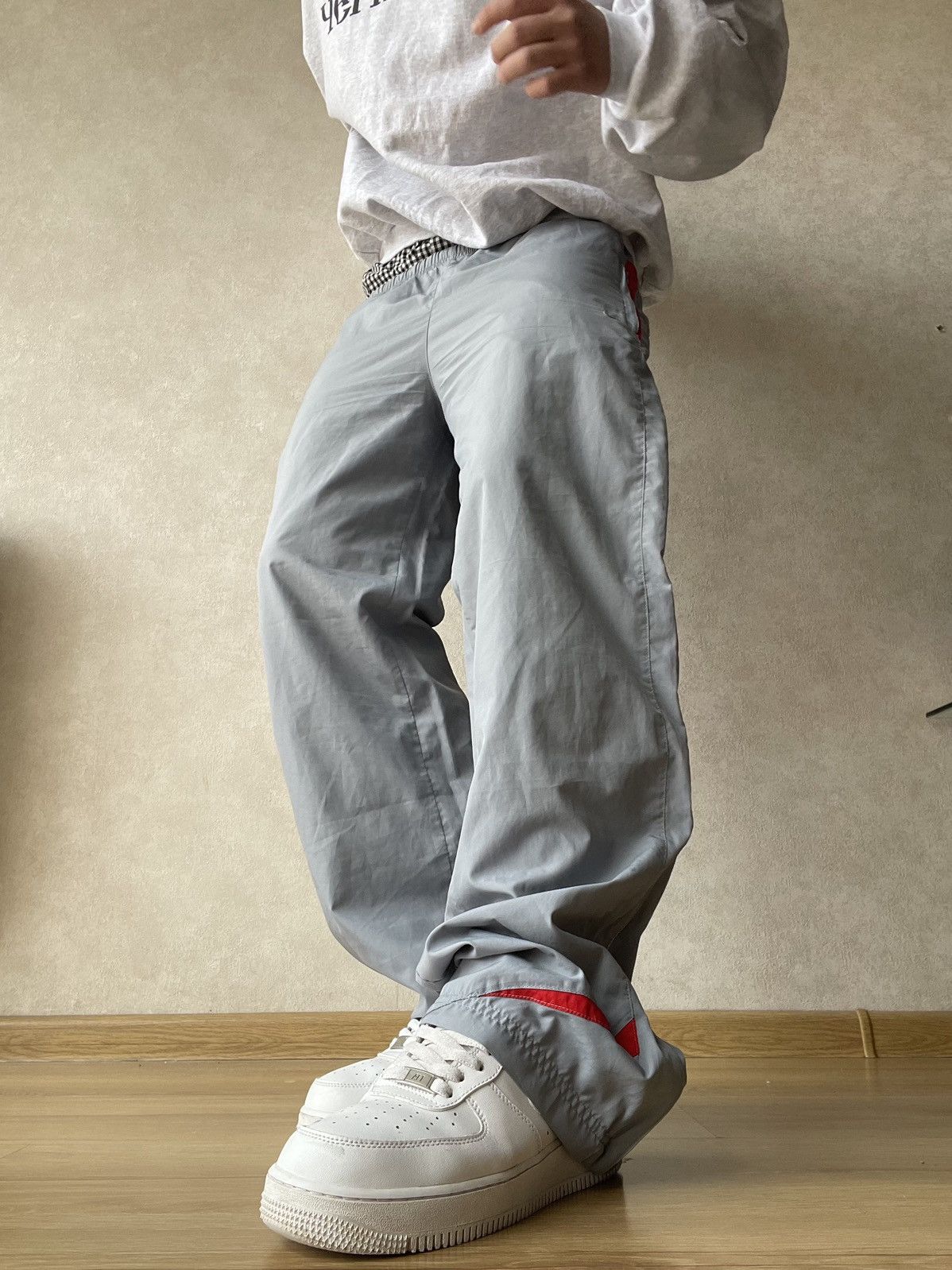 Nike Vintage Nike Swoosh Baggy Track Pants Size M Size US 32 / EU 48 - 1 Thumbnail
