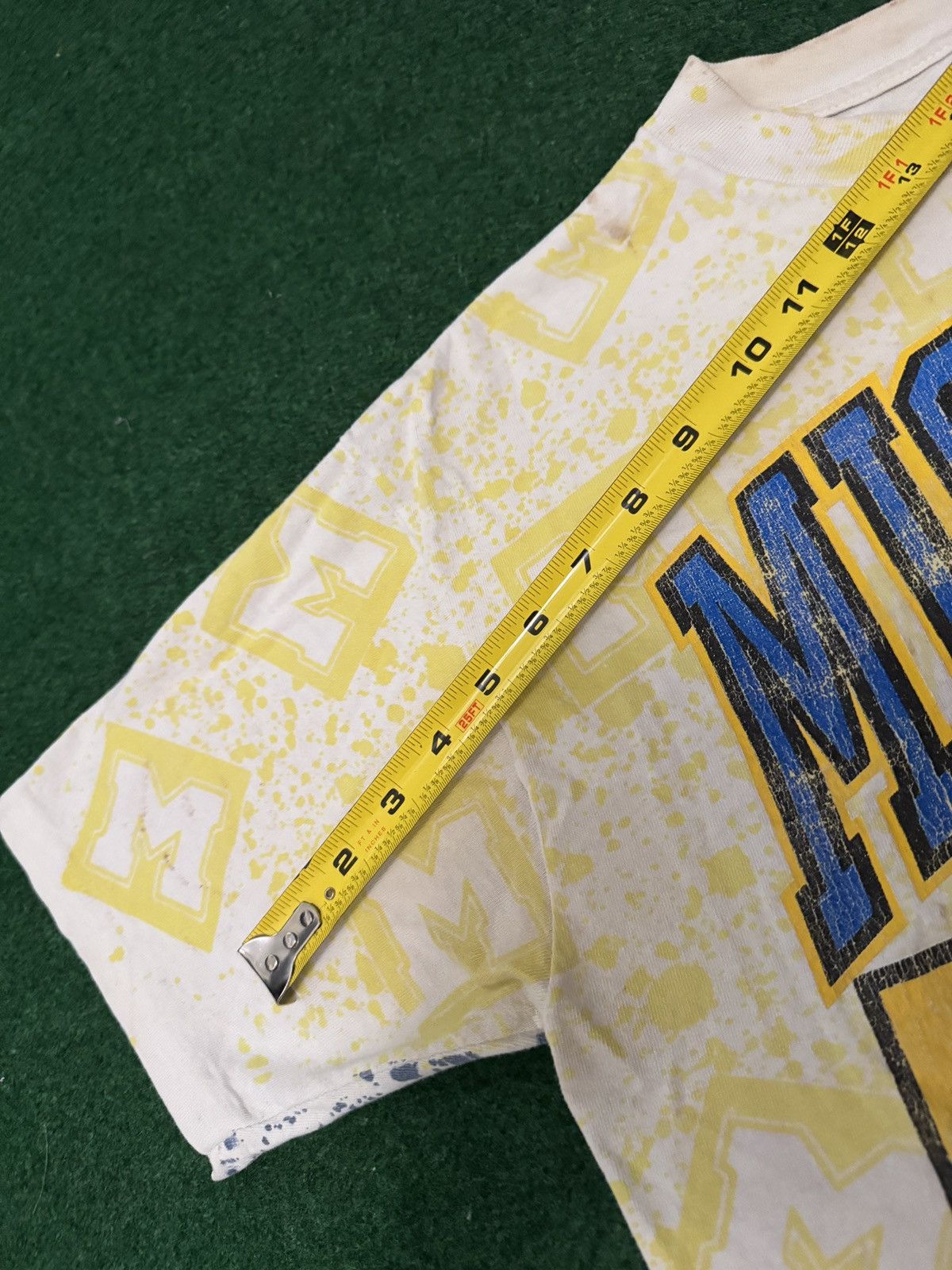 NCAA × Vintage Vintage 90s Michigan Wolverines INSANE AOP Hip Hop T Shirt Size US L / EU 52-54 / 3 - 7 Thumbnail