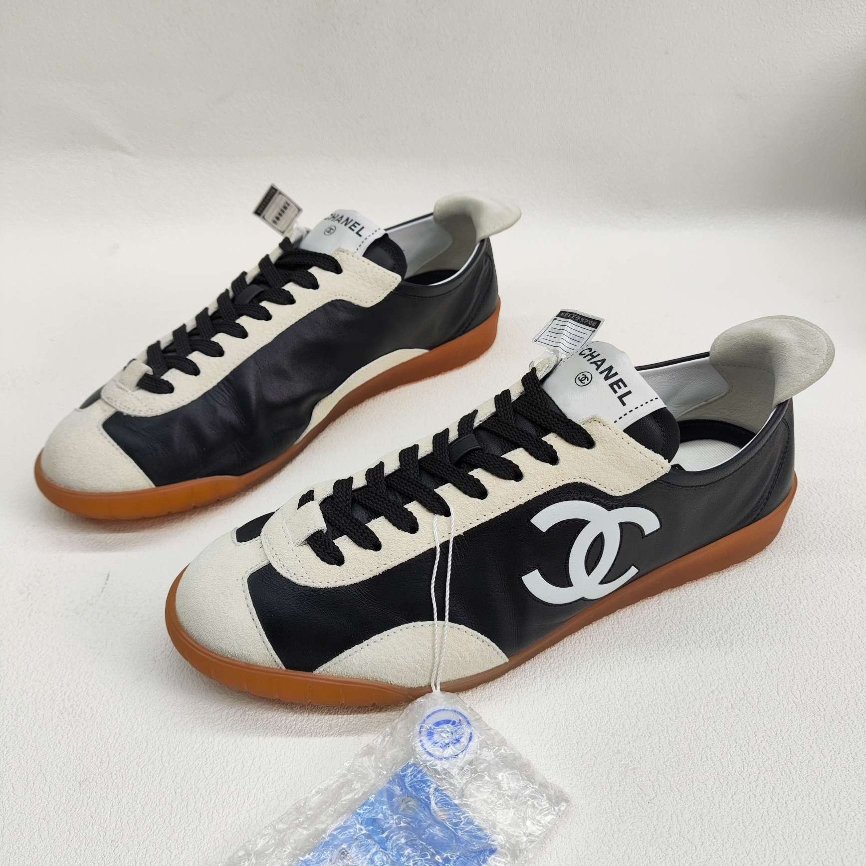 Chanel Chanel Suede Black Lowtop Sneakers us_8-5 Women Size US 8.5 / IT 38.5 - 1 Thumbnail
