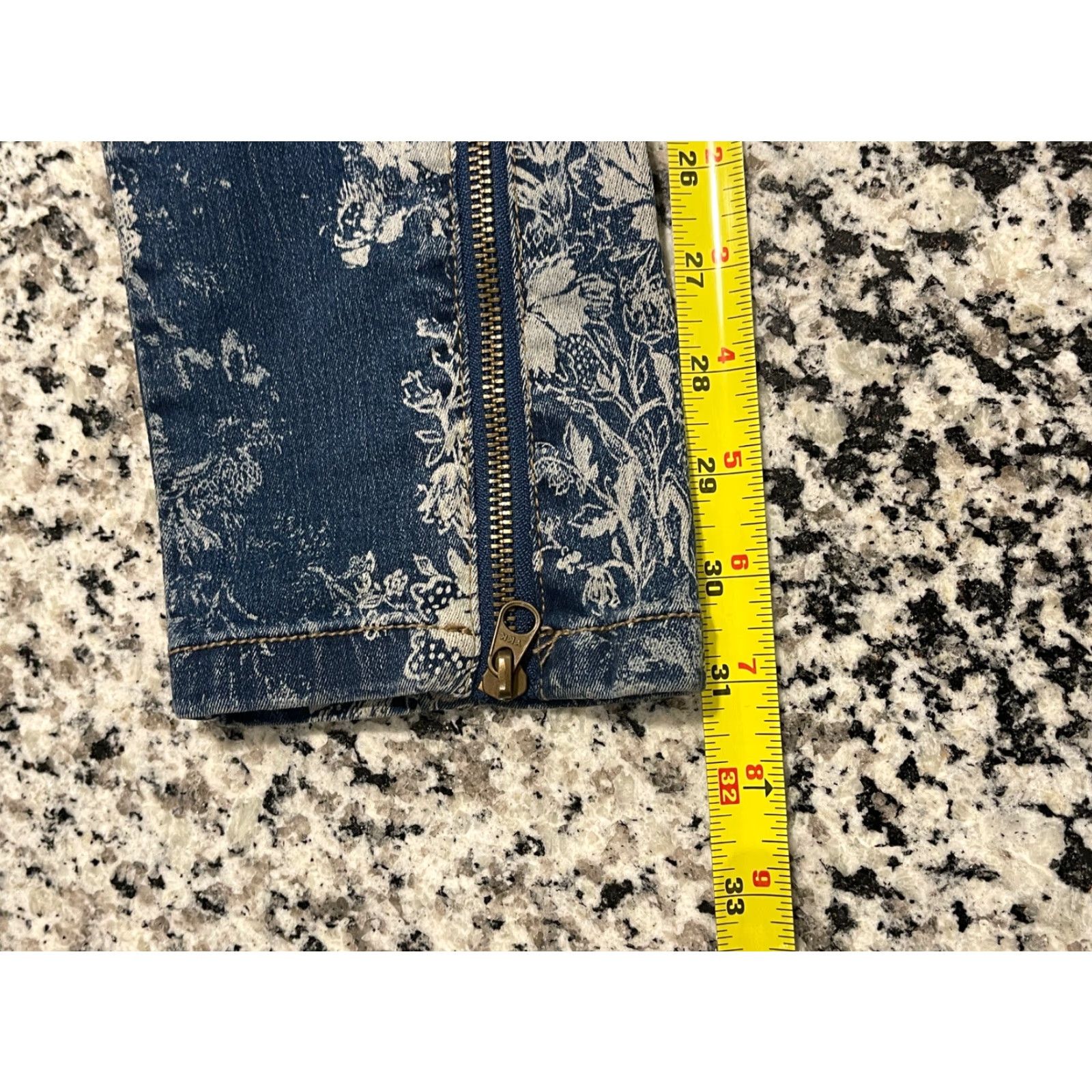 Free People FREE PEOPLE Floral Print Skinny Jeans Women Size 26 Blue Size 26" / US 2 / IT 38 - 6 Thumbnail