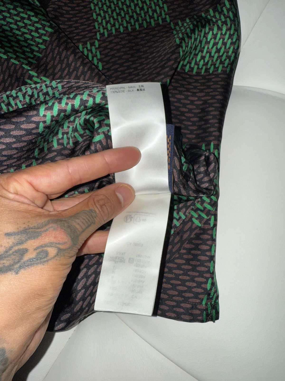 Louis Vuitton Louis vuitton damier logo silk shirt Size US S / EU 44-46 / 1 - 8 Thumbnail