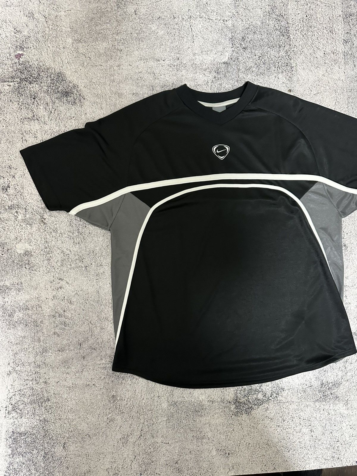 Nike Vintage Nike T-shirt Centre Logo Embroidered Gorpcore Fit Size US L / EU 52-54 / 3 - 3 Thumbnail