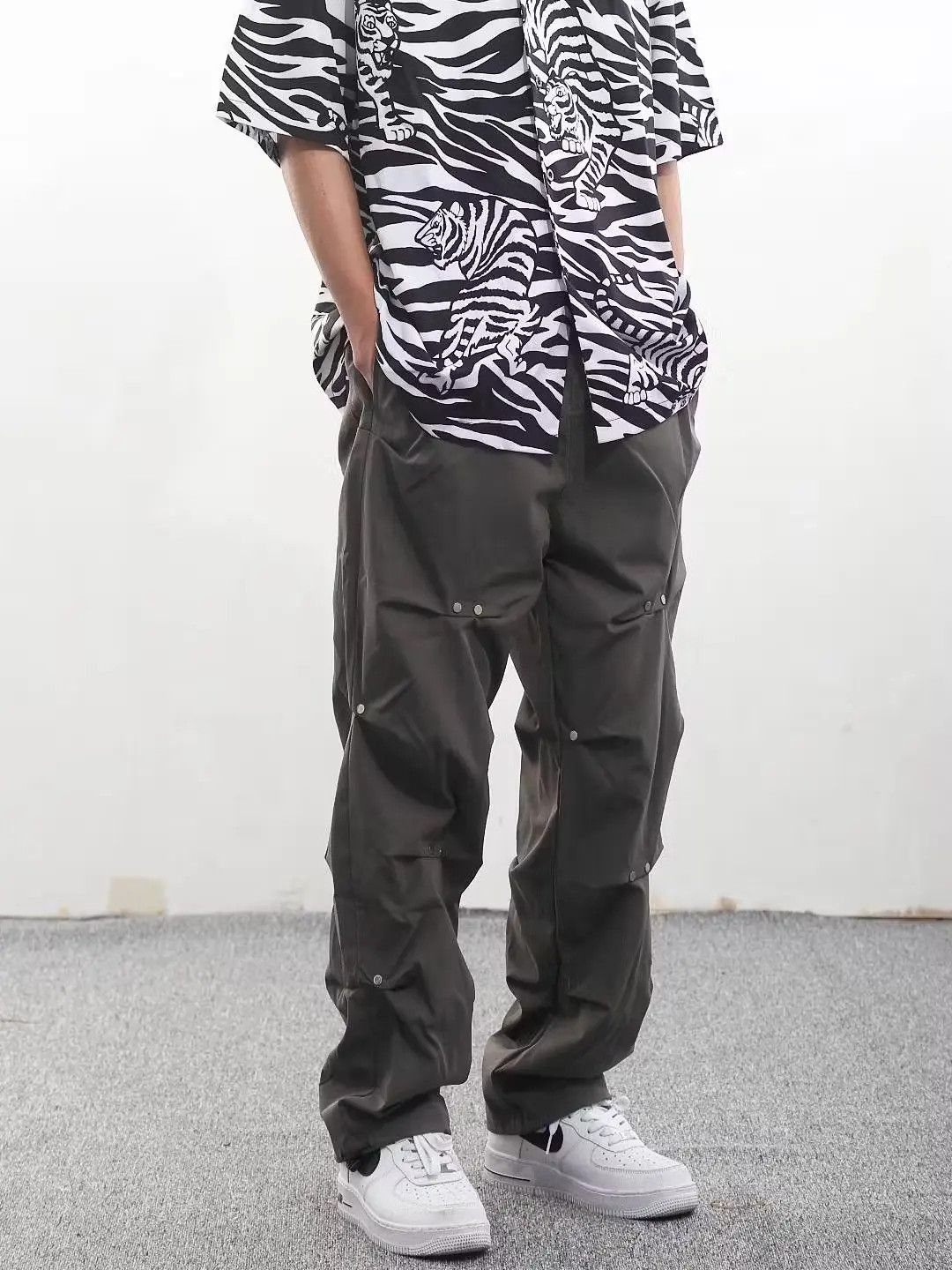image of Vintage Baggy Hiphop Pleated Skate Pants in Grey, Men's (Size 32)
