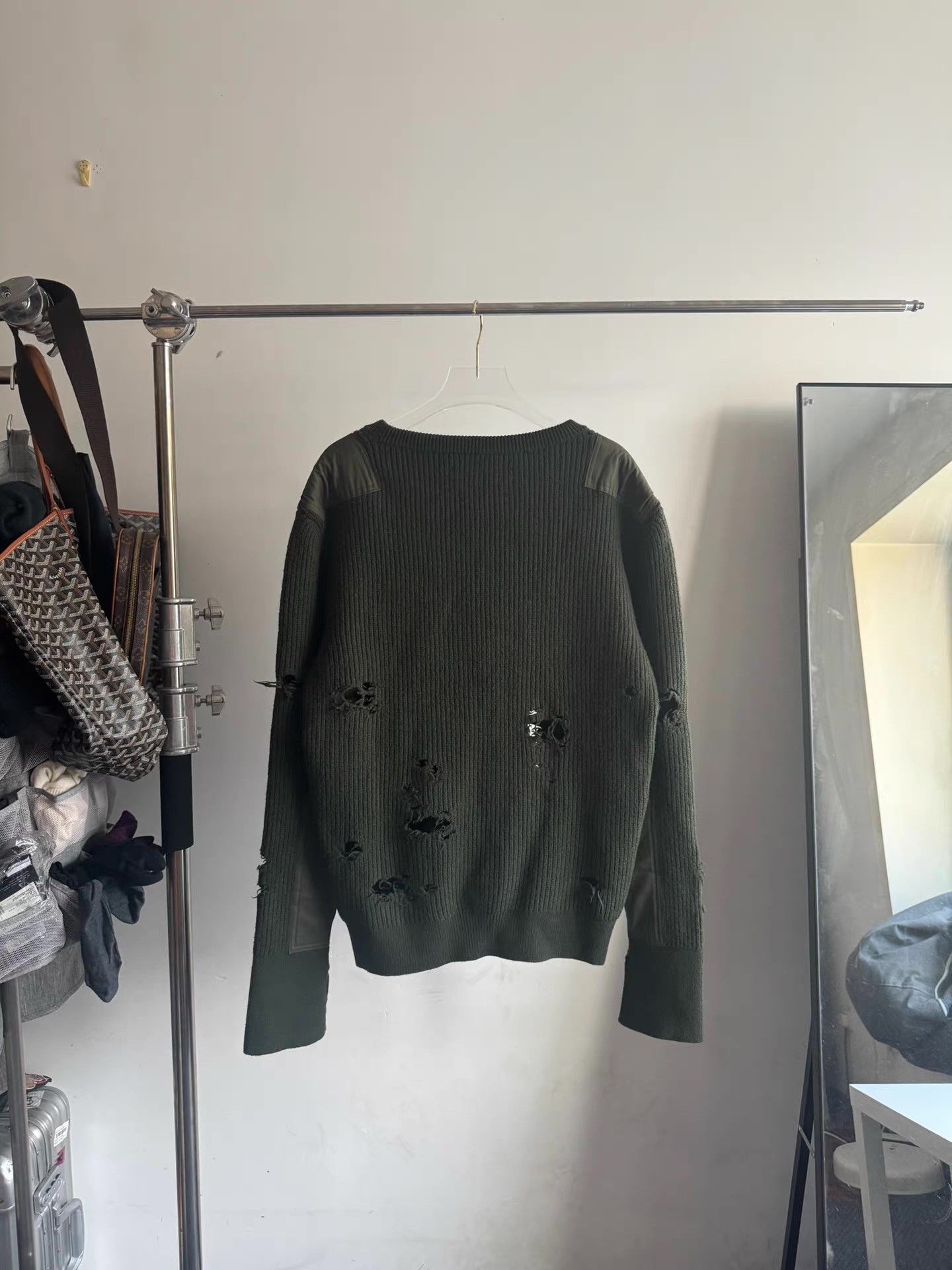 Yeezy Yeezy Season 1 Army Green Wool Sweater Q17 Size US S / EU 44-46 / 1 - 1 Thumbnail