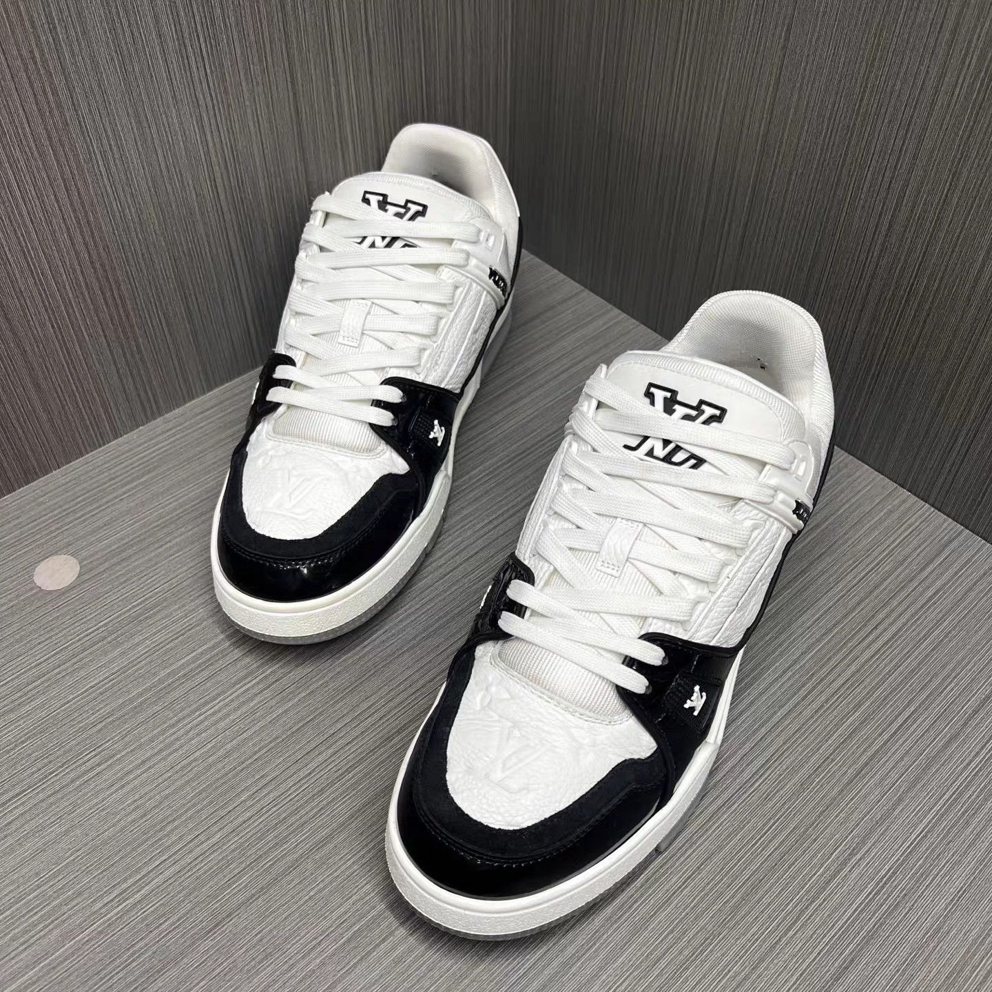 Louis Vuitton Louis Vuitton Trainer Embossed Patent Black White K15 Size US 8 / EU 41 - 1 Thumbnail