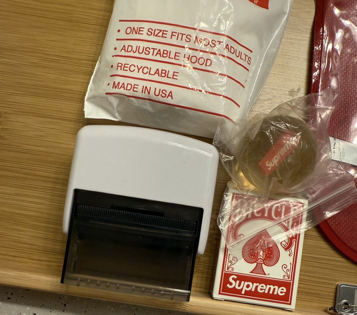 Supreme Supreme Accessories Bundle 9 Items Shower Caps etc Size ONE SIZE - 3 Thumbnail