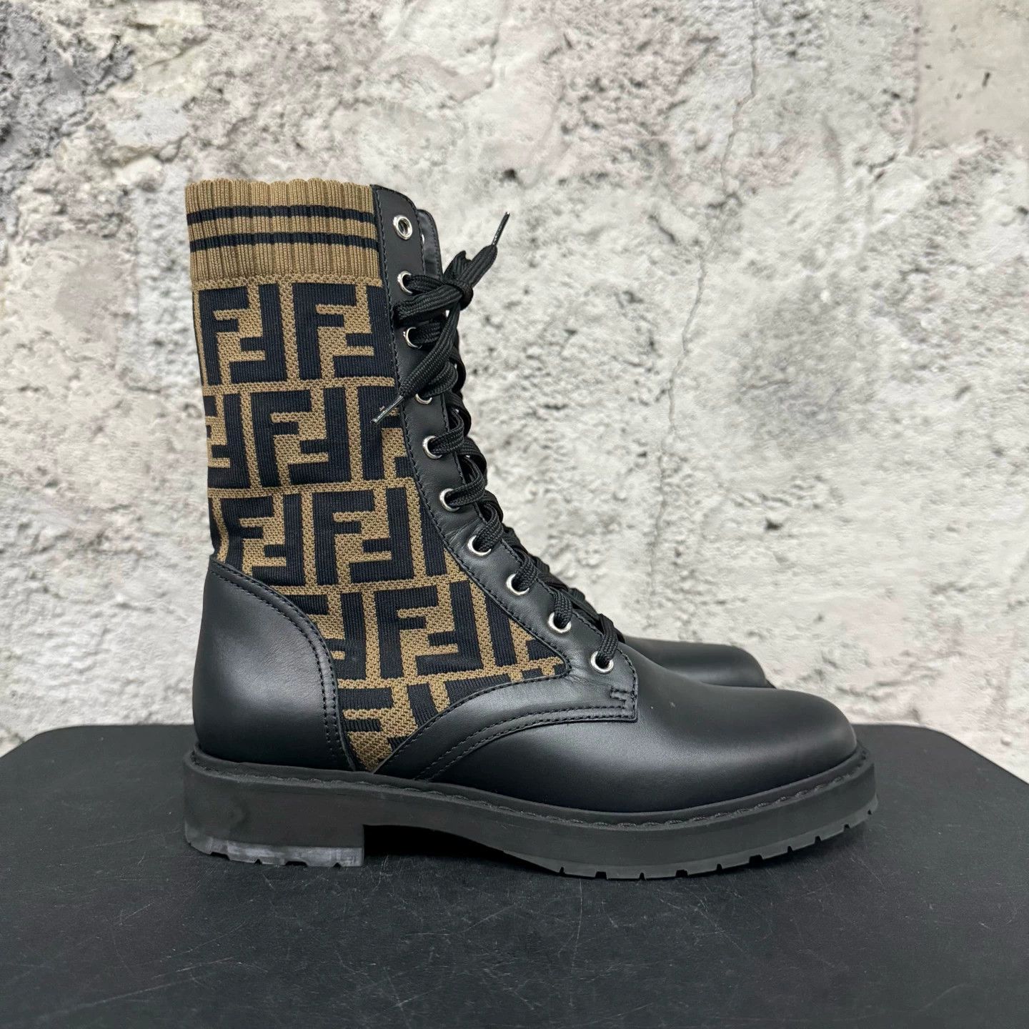 Fendi Fendi Women's 38 boots Size US 7 / IT 37 - 1 Thumbnail