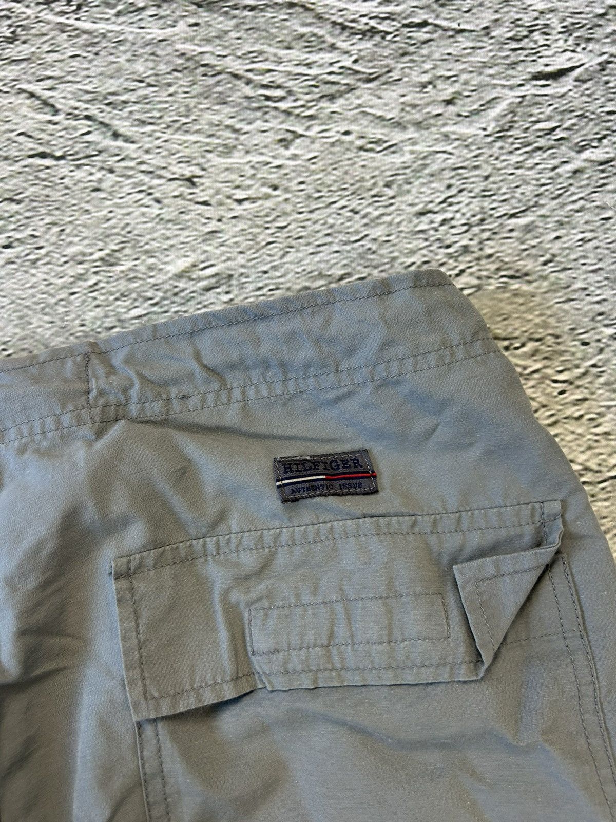 Tommy Hilfiger × Vintage Tommy Hilfiger vintage nylon track pants cargo parachute Y2K Size US 30 / EU 46 - 9 Thumbnail