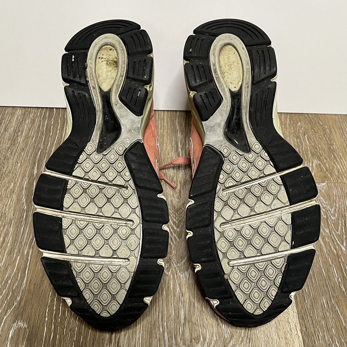 New Balance NB 990 V4 Size US 9 / EU 42 - 5 Thumbnail