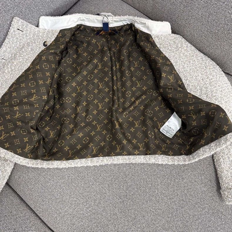 Louis Vuitton louis vuitton Solid double-breasted tweed jacket Size XS / US 0-2 / IT 36-38 - 3 Thumbnail