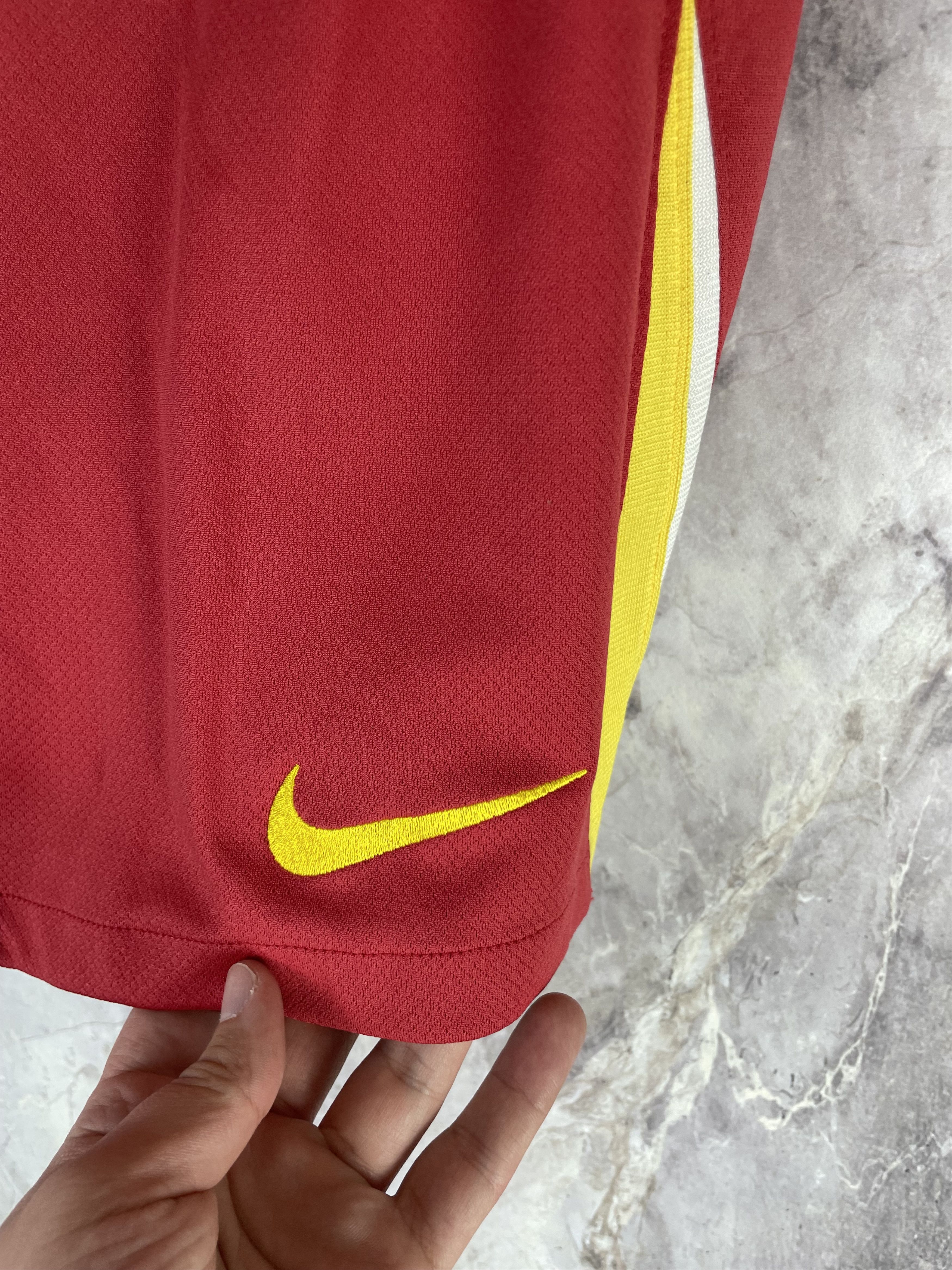 Nike Liverpool Nike soccer shorts Y2k Size US 32 / EU 48 - 4 Thumbnail