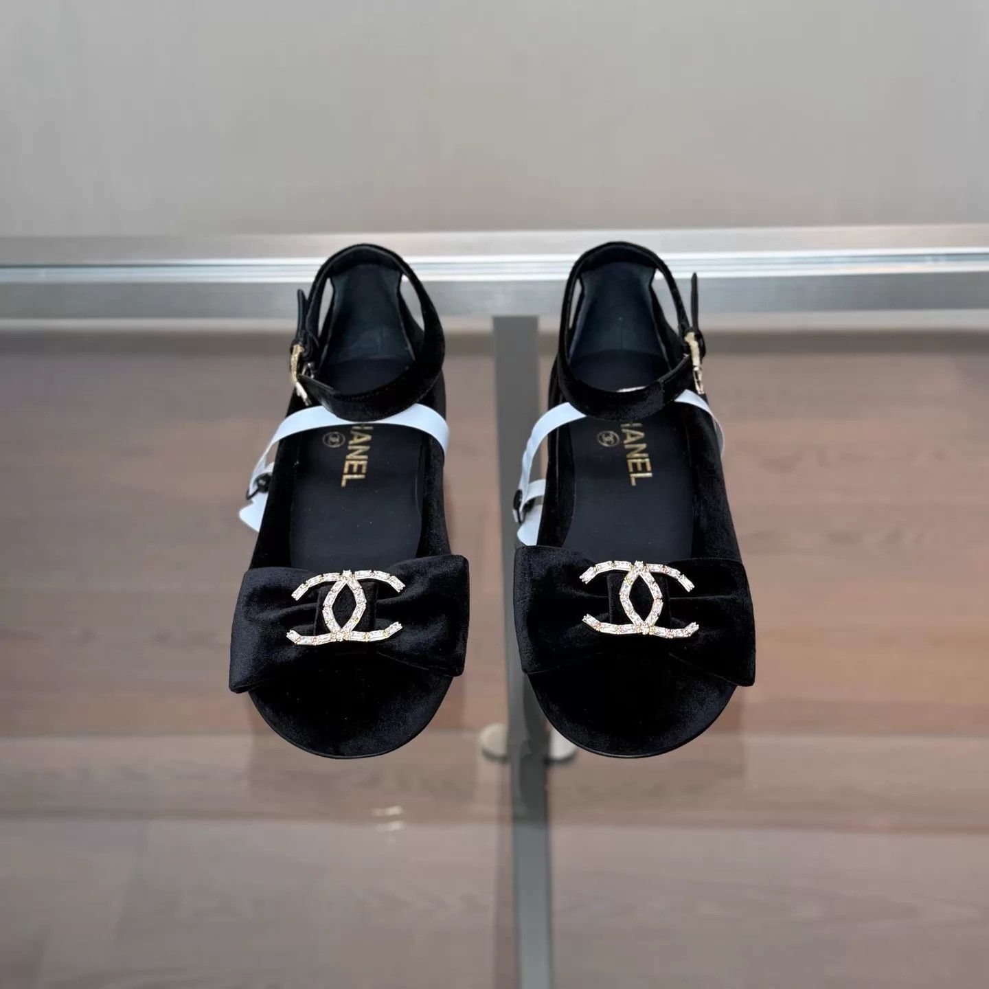 Chanel Chanel 24k velvet crystal buckle Mary Janes 36 new Size US 5.5 / IT 35.5 - 2 Thumbnail
