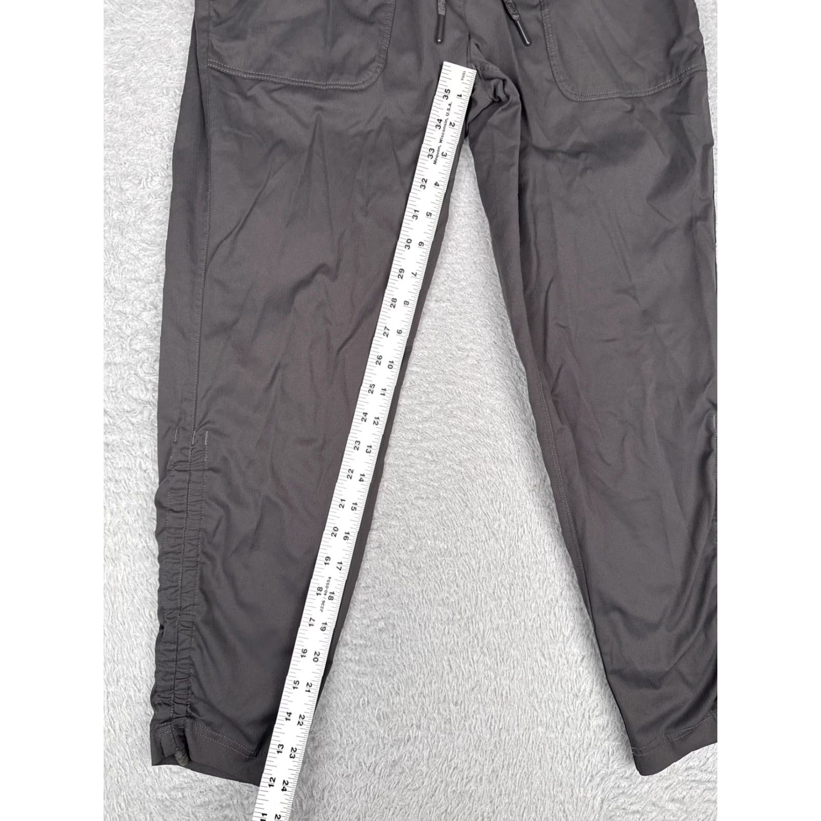 The North Face The North Face Jogger Pants Women Gray Elastic Waist Pockets 30 Inseam 25 Casual Slim Tapered Front Flat Legged Knit Polyester Sport Lounge Size 30" / US 8 / IT 44 - 5 Thumbnail