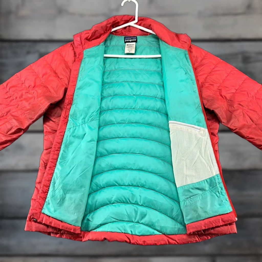 Patagonia Patagonia Jacket Womens M Red Puffer Down Insulated Full Zip Logo Quilted Pocket Short Coat Size M / US 6-8 / IT 42-44 - 1 Thumbnail