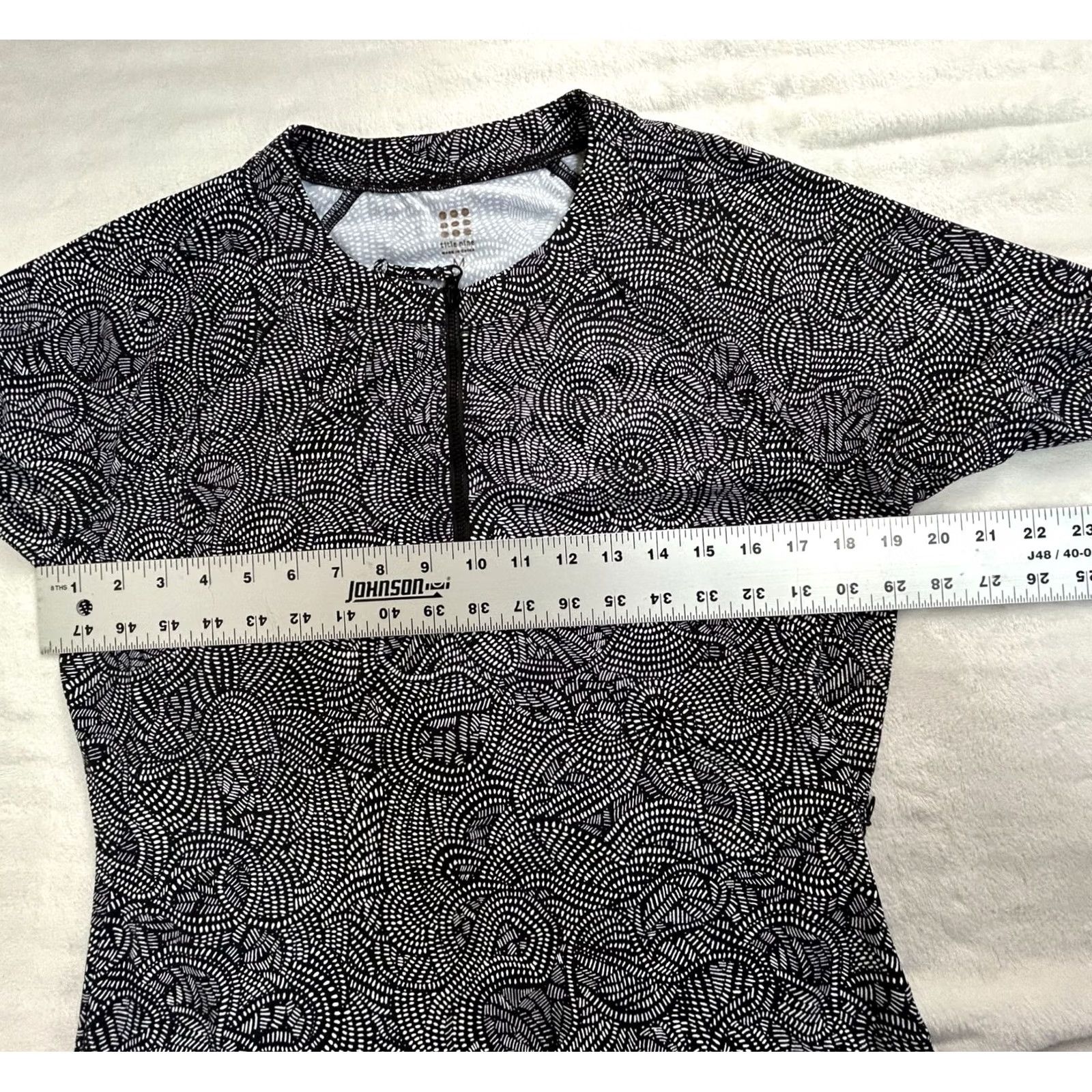 Vintage Title Nine Womens Black & White Abstract Long Sleeve Top Medium 1/4 Zip Pullover Size M / US 6-8 / IT 42-44 - 7 Thumbnail