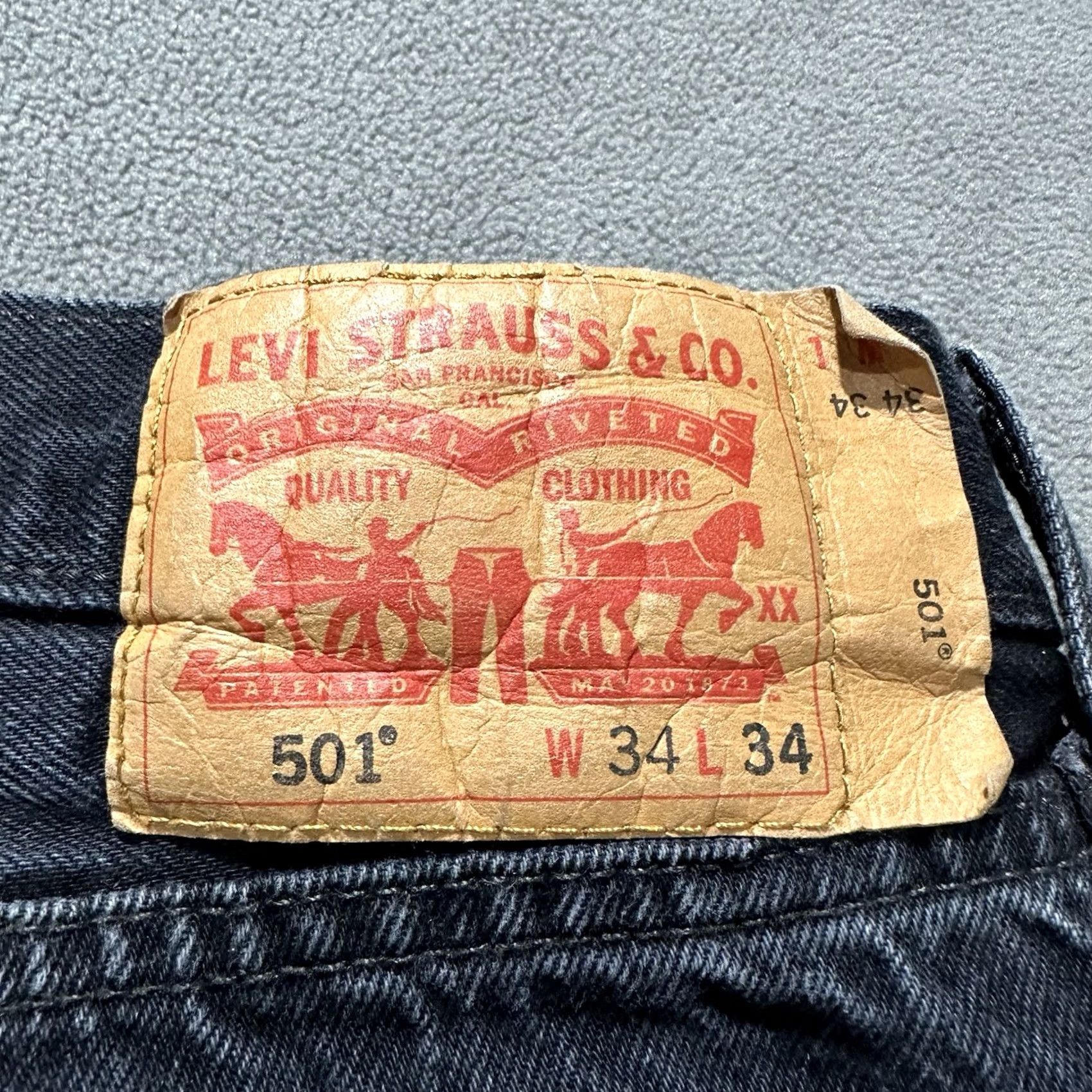 Levi's Levi's 501 Jeans Mens 34x34 Button Fly Dark Denim GUC Regular Fit Straight 5-Pocket Black 33x30.5 Inseam Vintage No Size US 34 / EU 50 - 7 Thumbnail
