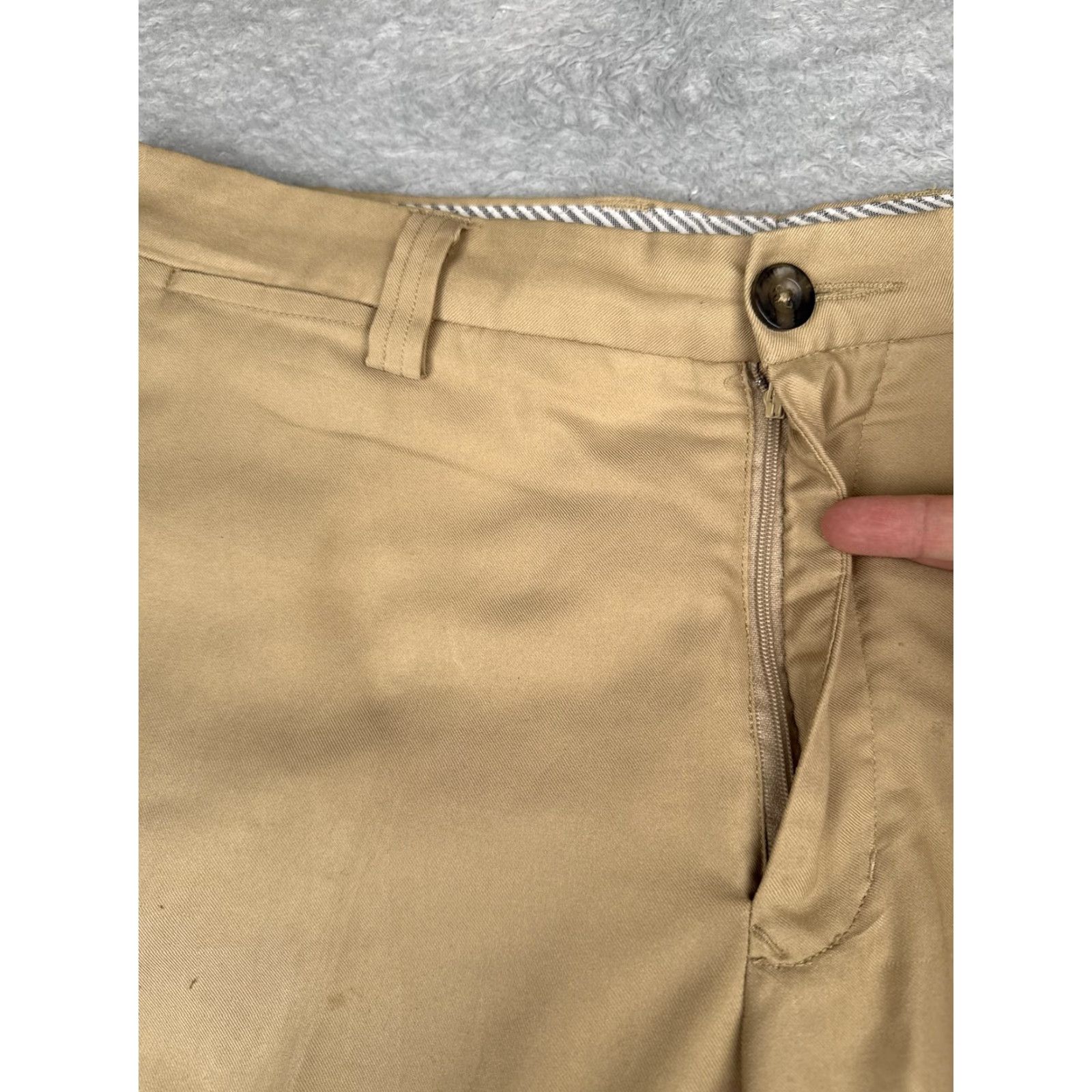 Tommy Hilfiger Tommy Hilfiger Shorts Mens 36 Chino Flat Front Stretch Casual Beige Size US 36 / EU 52 - 6 Thumbnail