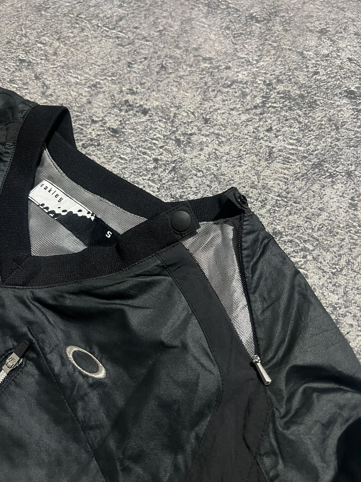 Comme des Garcons 2000s Oakley Software Iconic Logo V-neck Nylon Gimmick y2k Size US M / EU 48-50 / 2 - 13 Thumbnail