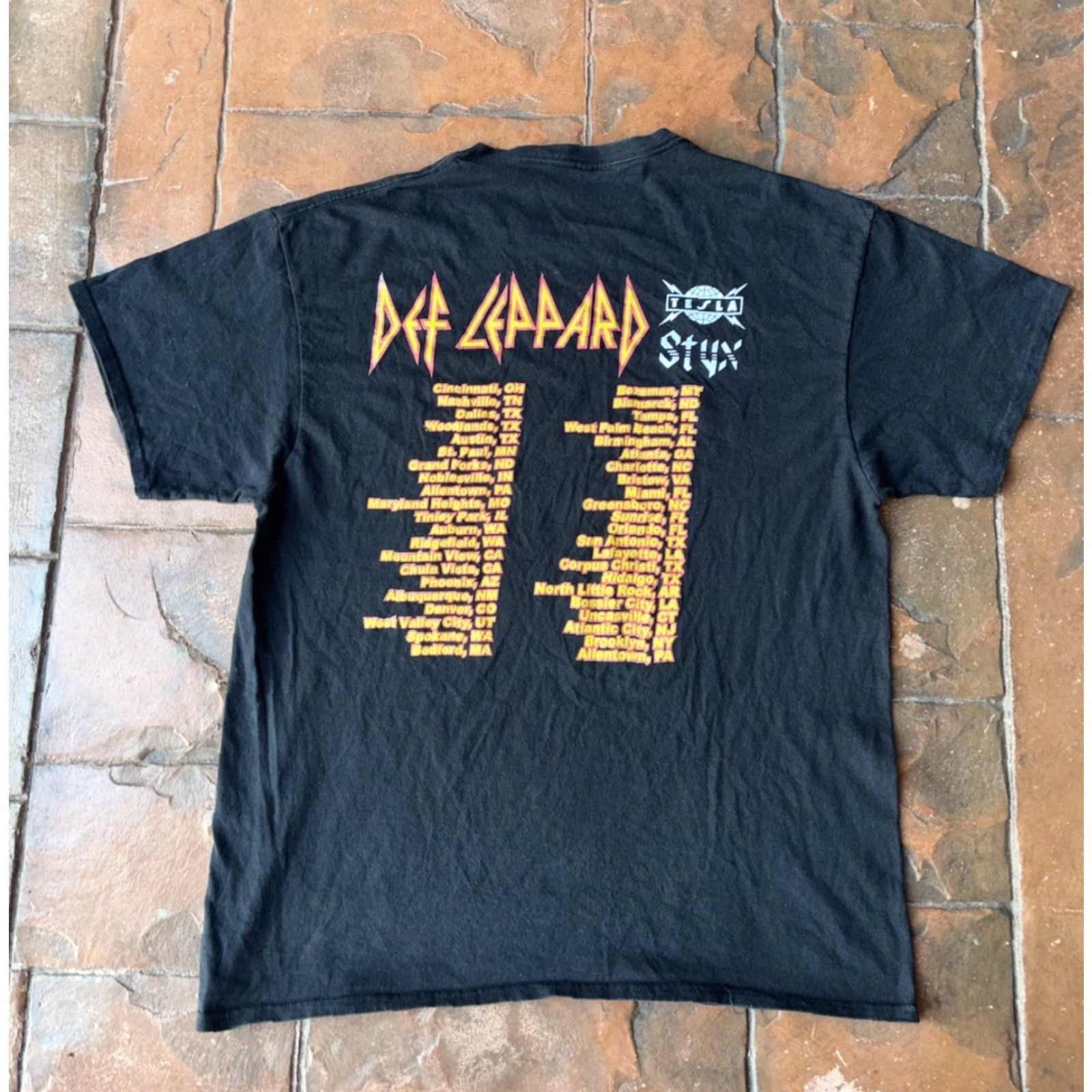 Vintage Def Leppard Styx Tesla 2016 Concert Tour Band T-Shirt Mens XL Black Size US XL / EU 56 / 4 - 3 Thumbnail