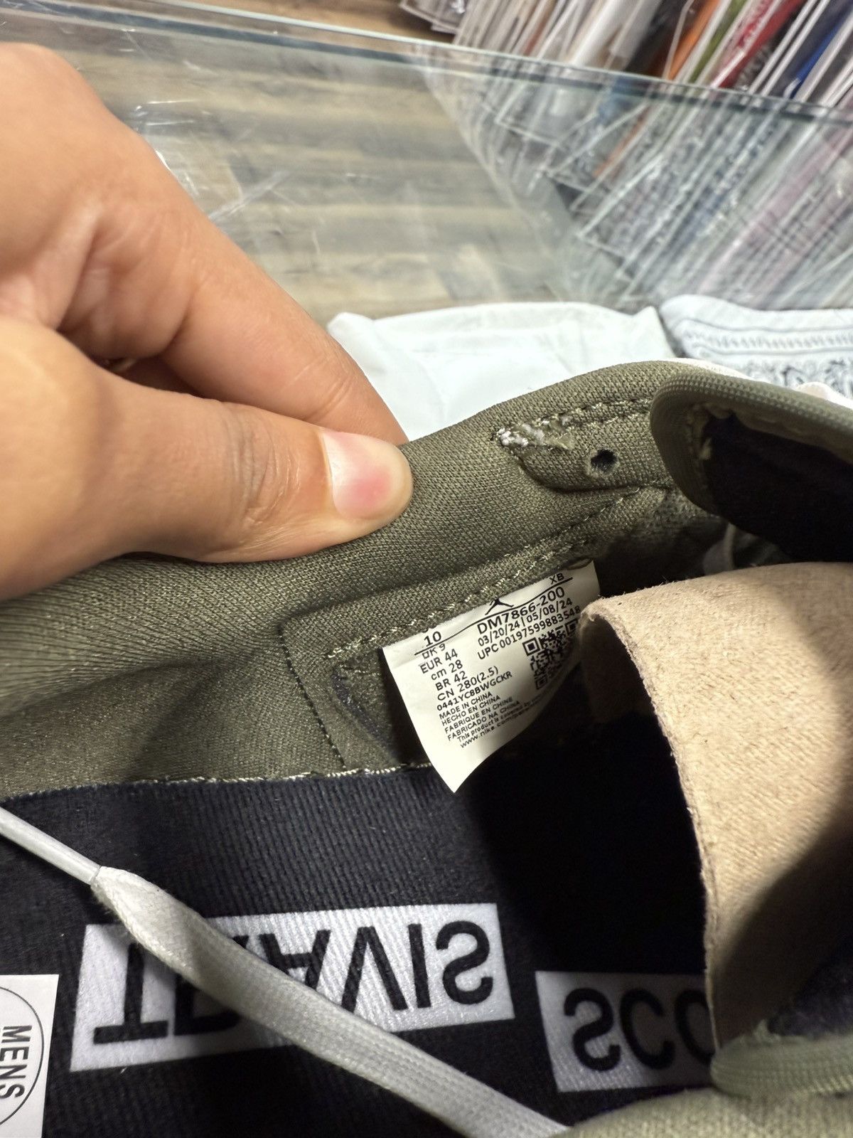 Nike Travis Scott x Air Jordan Low OG SP ‘Medium Olive’ Size US 10 / EU 43 - 8 Thumbnail