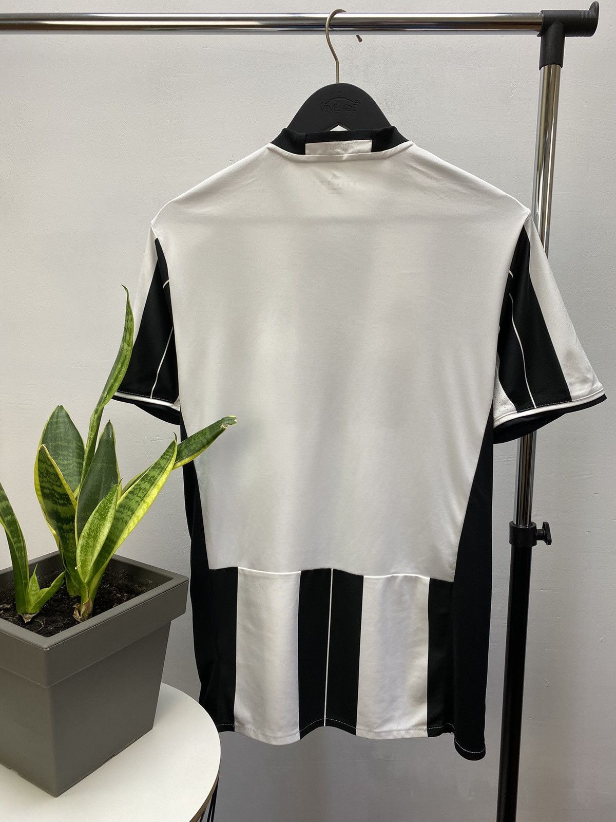 Adidas JUVENTUS ADIDAS 2016 2017 FOOTBALL HOME JERSEY Size US M / EU 48-50 / 2 - 14 Thumbnail