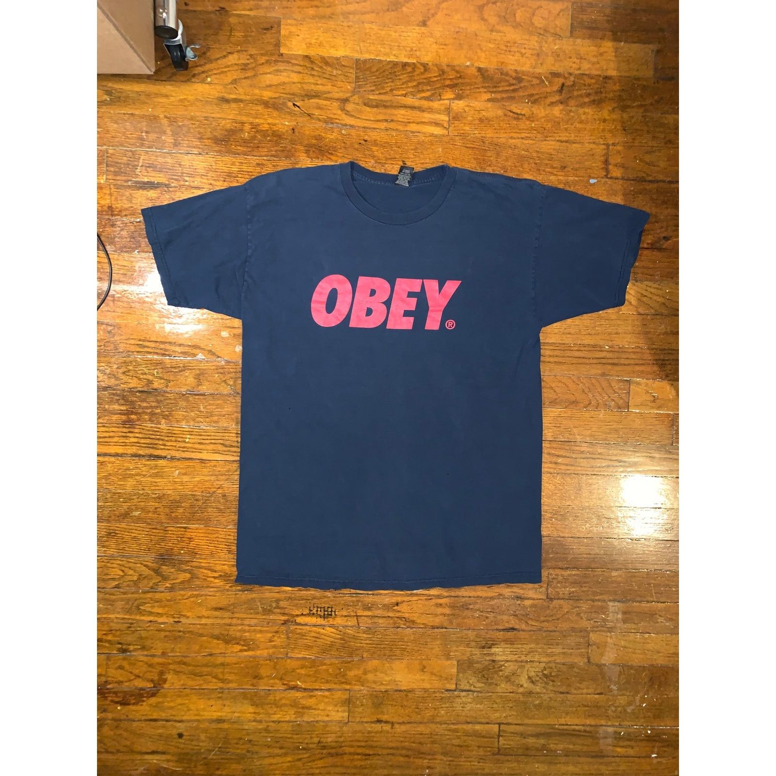 Obey × Vintage Vintage Y2K Obey Logo T Shirt Large Navy Red Made in Mexico Size US L / EU 52-54 / 3 - 4 Thumbnail