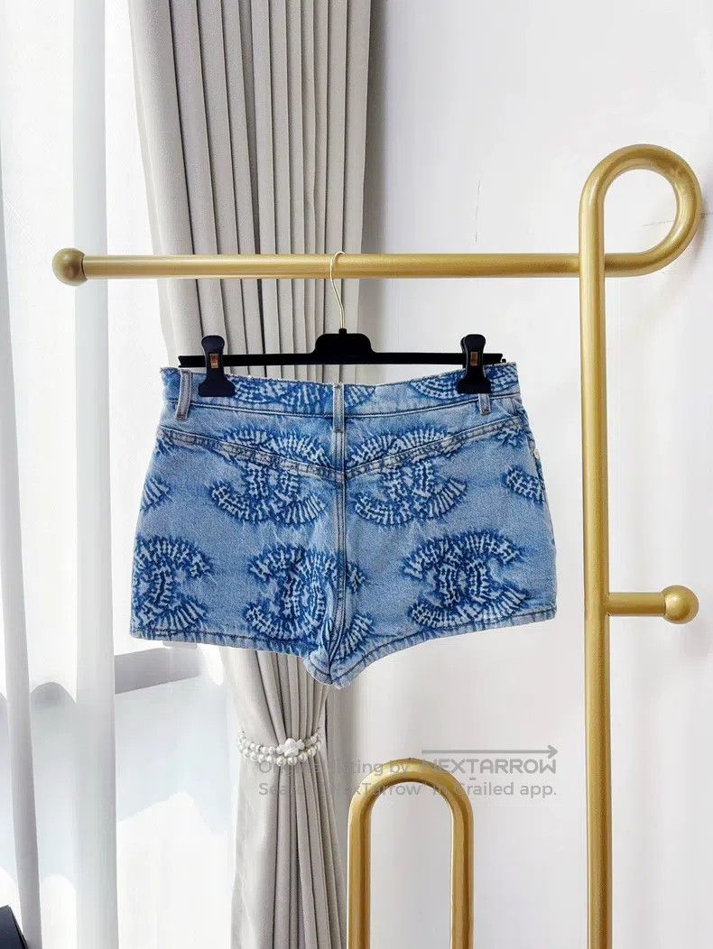 Chanel Chanel 24 new blue double C washed denim hot pants Size 26" / US 2 / IT 38 - 3 Thumbnail