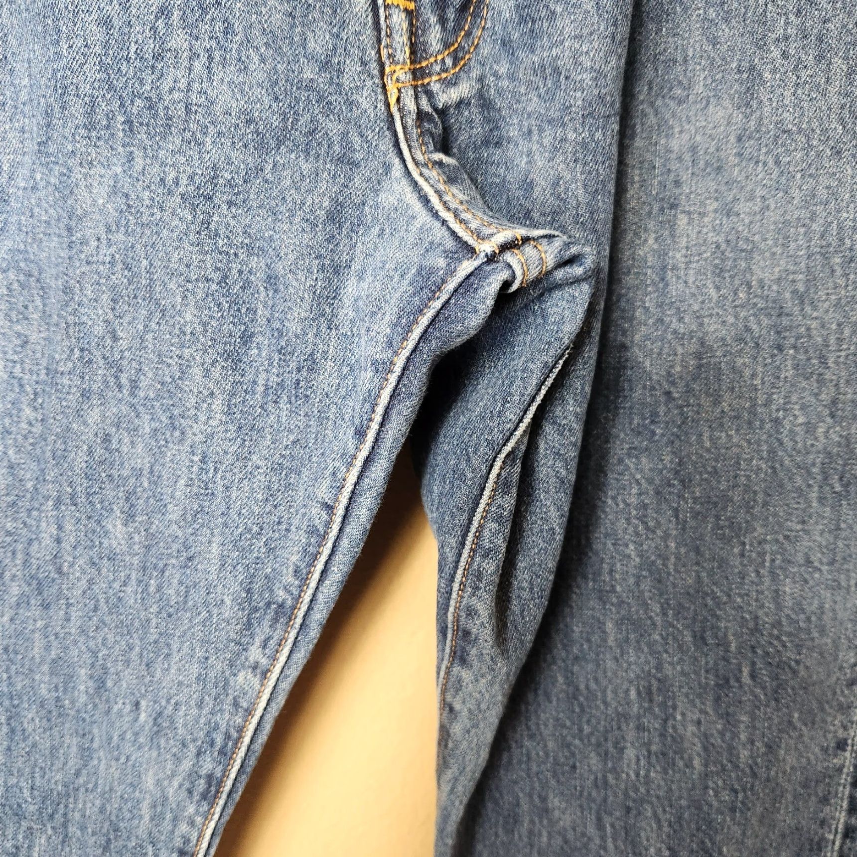 Levi's VINTAGE Levi's Jeans 501 Button Fly Medium Wash Straight Mens 36x30 Blue Denim Regular Inseam 30s 90s Moda? Size US 36 / EU 52 - 4 Thumbnail