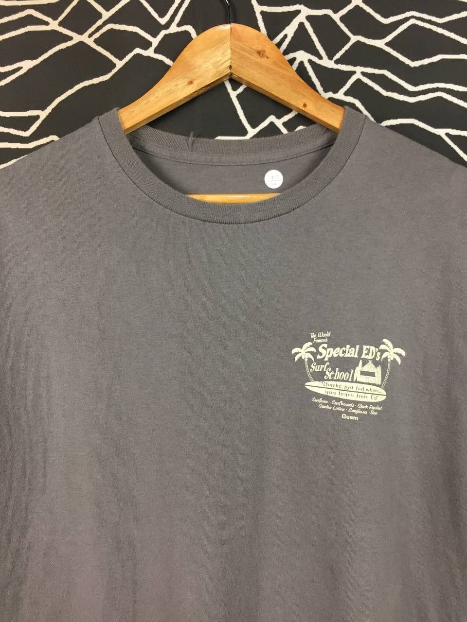 Vintage Vtg Special Ed's The World Famous Surf School Guam Tee Size US L / EU 52-54 / 3 - 6 Thumbnail