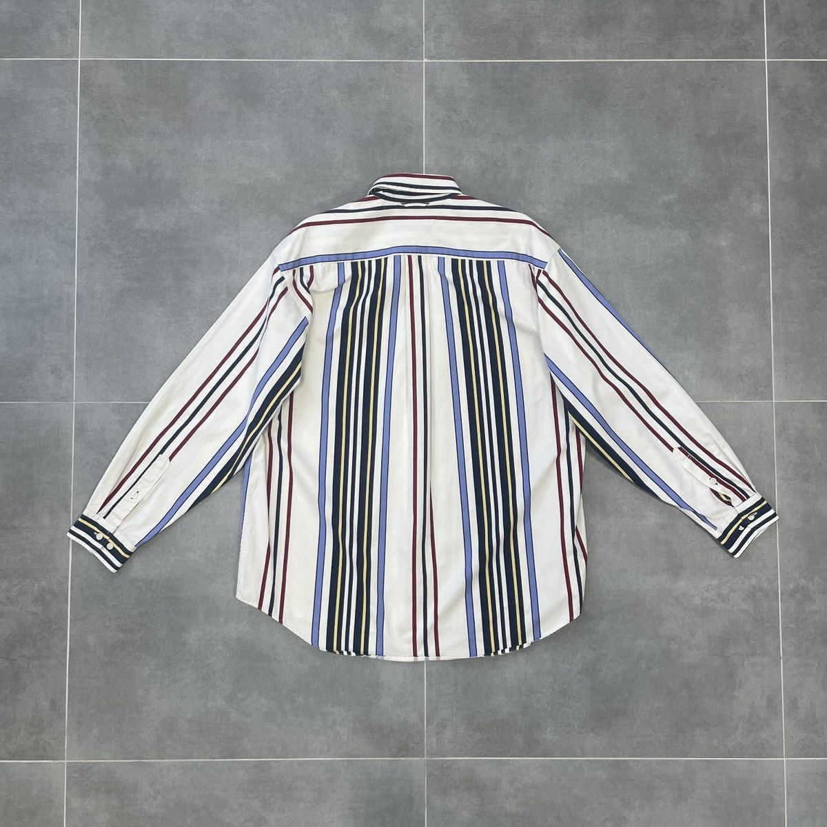 Tommy Hilfiger × Vintage Vintage Tommy Hilfiger Button Shirt Size M Size US M / EU 48-50 / 2 - 14 Thumbnail