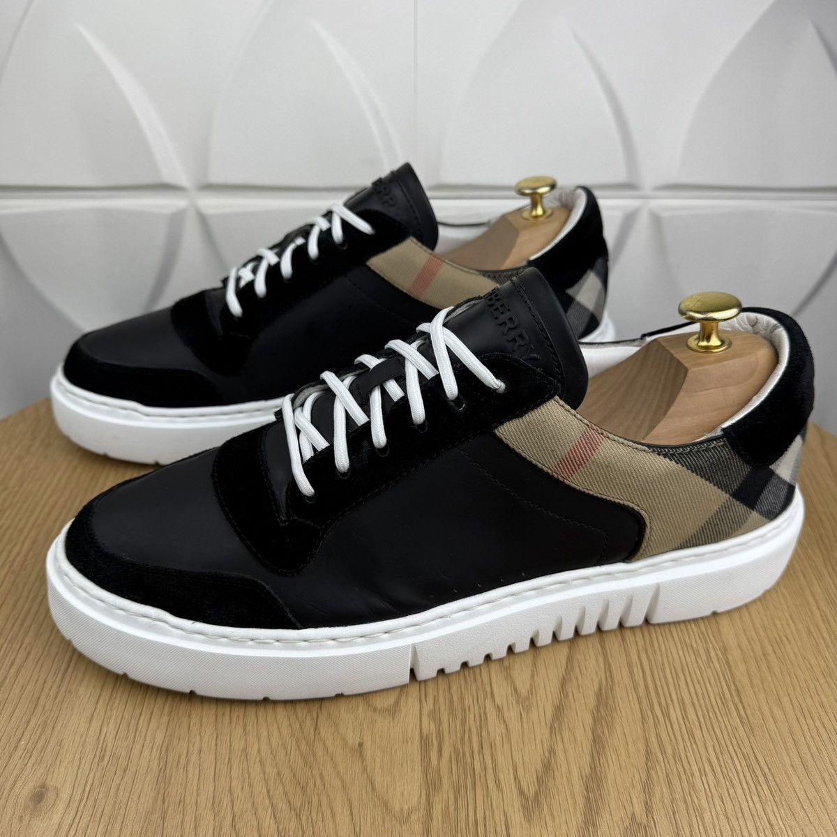 Burberry BURBERRY LONDON Sneakers Low-Top Shoes New Reeth Nova Check Size US 12 / EU 45 - 1 Thumbnail