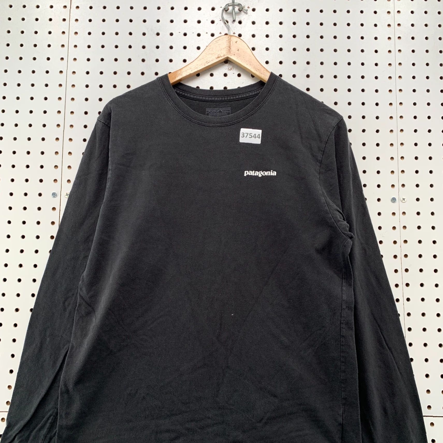 Patagonia Patagonia Long Sleeve Shirt Mens Medium Black Mountain Graphic Outdoor 20x27 Size US M / EU 48-50 / 2 - 3 Thumbnail