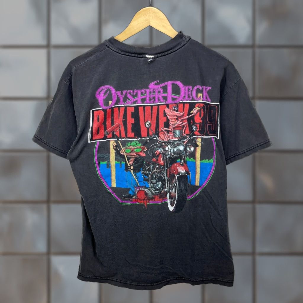 Hanes VINTAGE 90s Oyster Deck Bike Week Sun Faded Hanes T-Shirt XL Men Black Size US XL / EU 56 / 4 - 1 Thumbnail