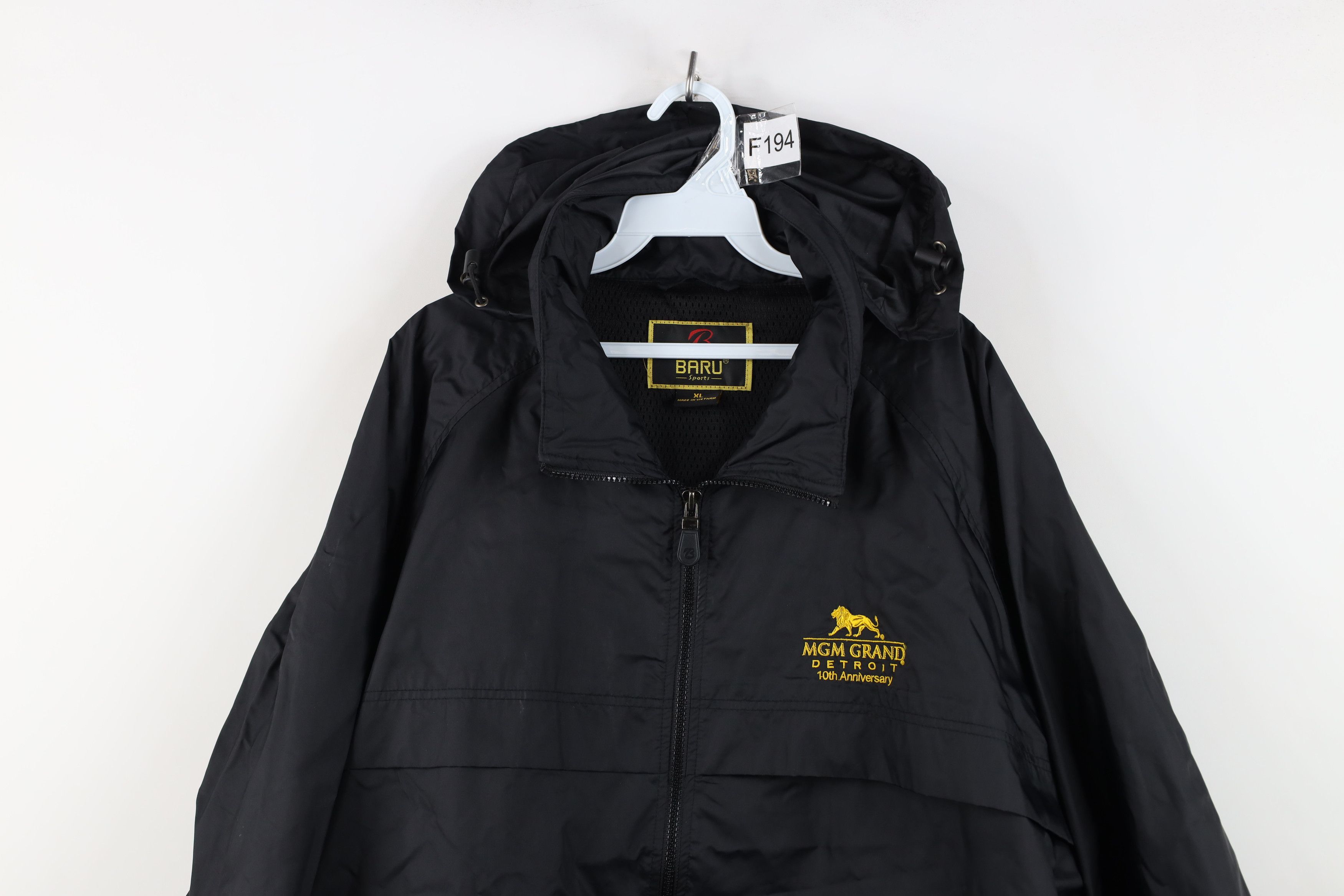 Vintage Vintage MGM Grand Detroit Casino Hooded Windbreaker Jacket Size US XL / EU 56 / 4 - 2 Thumbnail