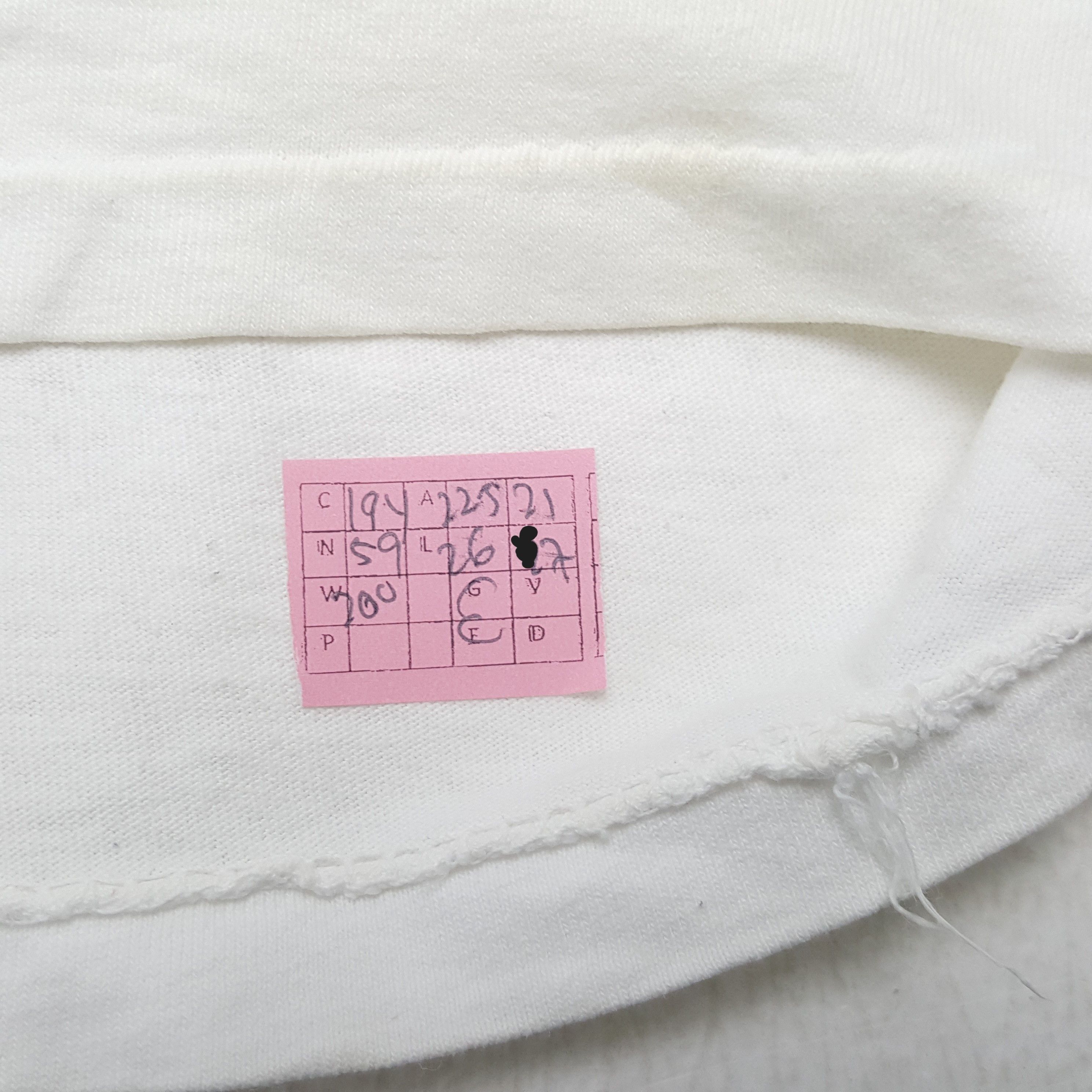 DKNY × Vintage DKNY Center Design Streetwear Style Tshirt Size US L / EU 52-54 / 3 - 4 Thumbnail