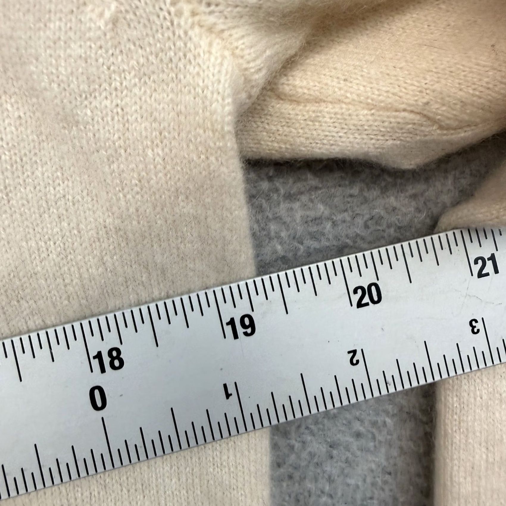 Vintage J Crew Cardigan Women XS Beig e 100% Cashmere V-Neck Button Long Sleeve Regular Size Size XS / US 0-2 / IT 36-38 - 5 Thumbnail