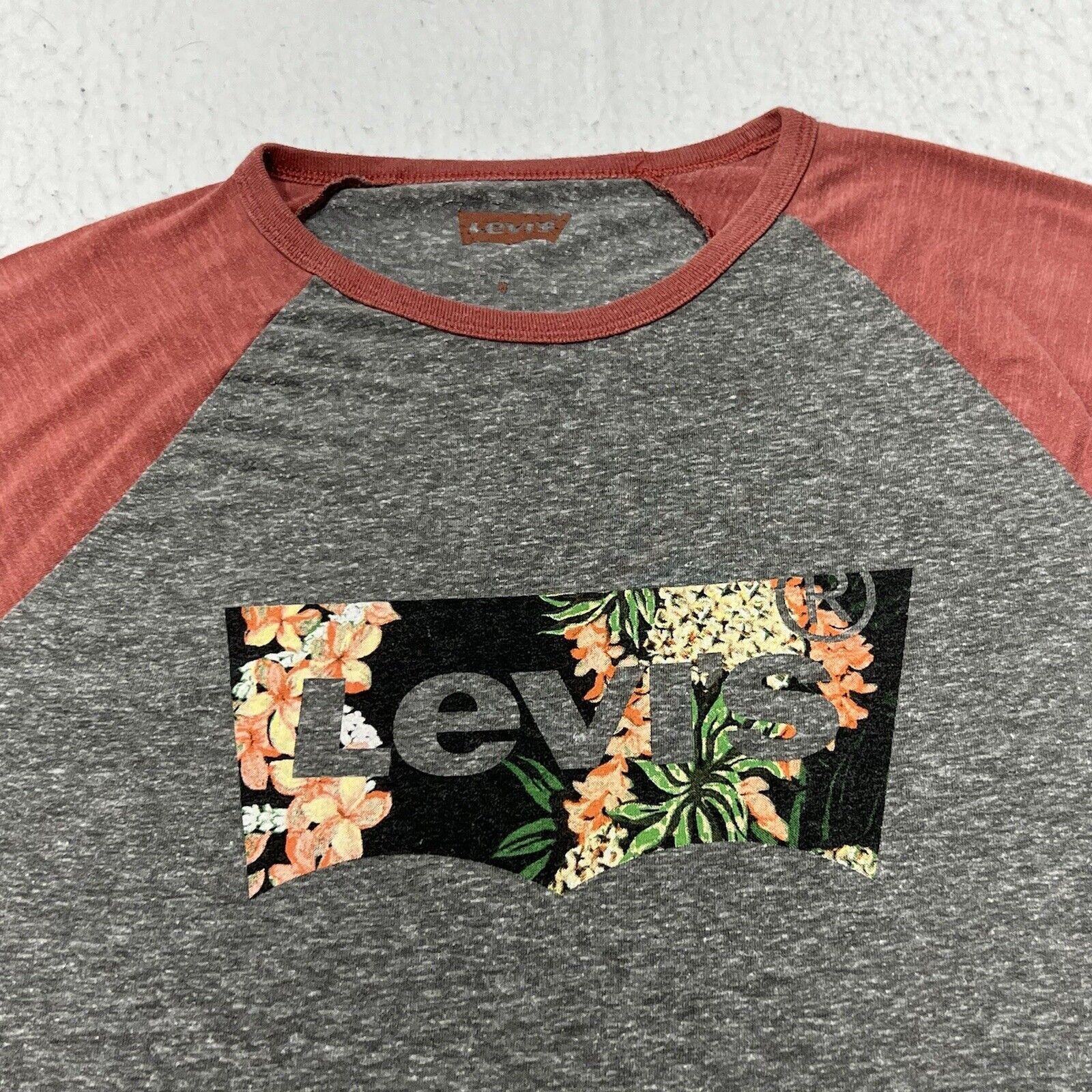 Levi's Levi's Medium Gray Floral Patterned Logo Graphic T Shirt Size US M / EU 48-50 / 2 - 2 Thumbnail