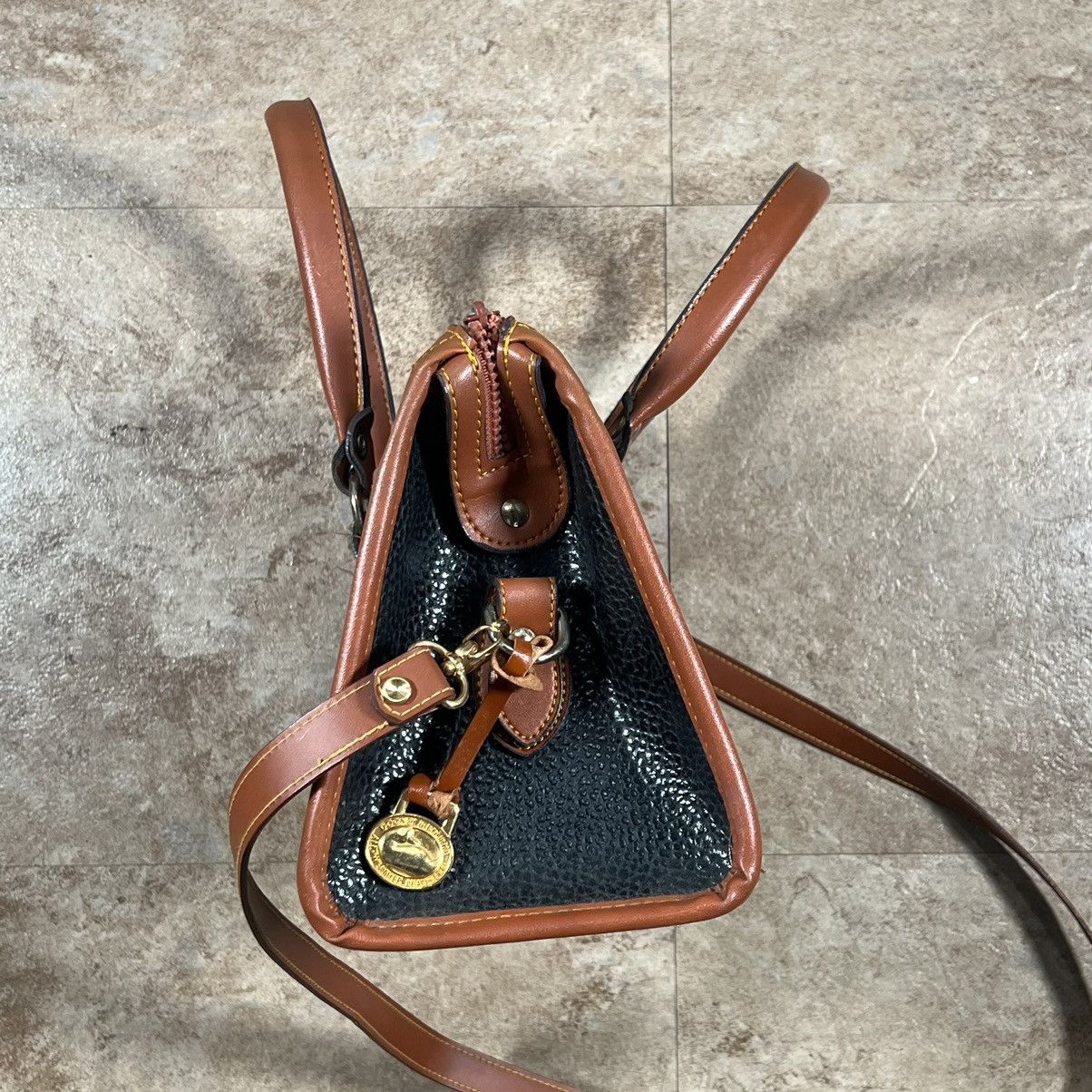 Dooney & Bourke × Vintage Vintage Dooney & Bourke Hand bag with shoulder strap, l Size ONE SIZE - 3 Thumbnail