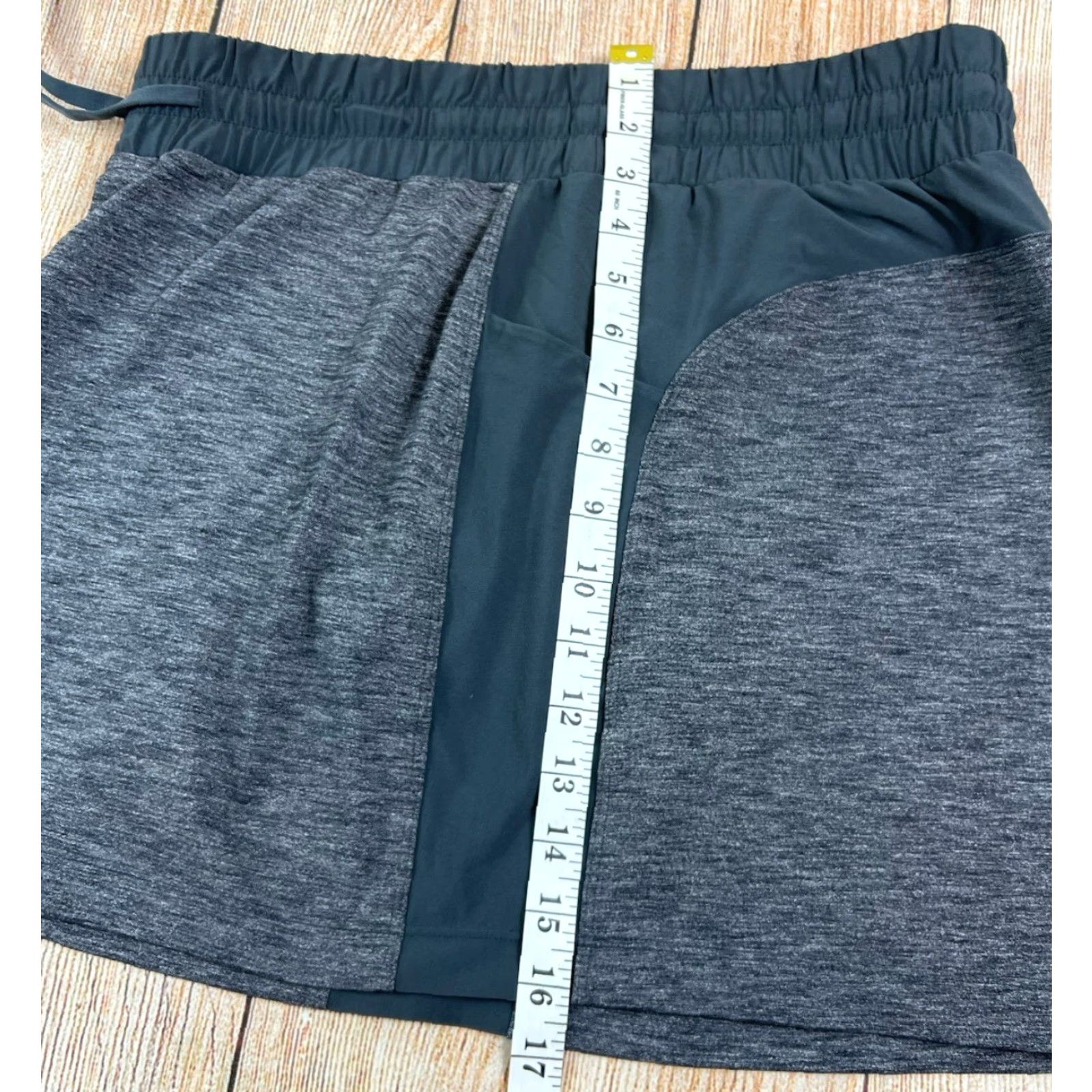 Athleta Athleta Skort Women’s Skirt Hybrid Grey S Athleisure Pockets Stretch Athletic Golf Tennis Walking Short Skort Size 28" / US 6 / IT 42 - 8 Thumbnail