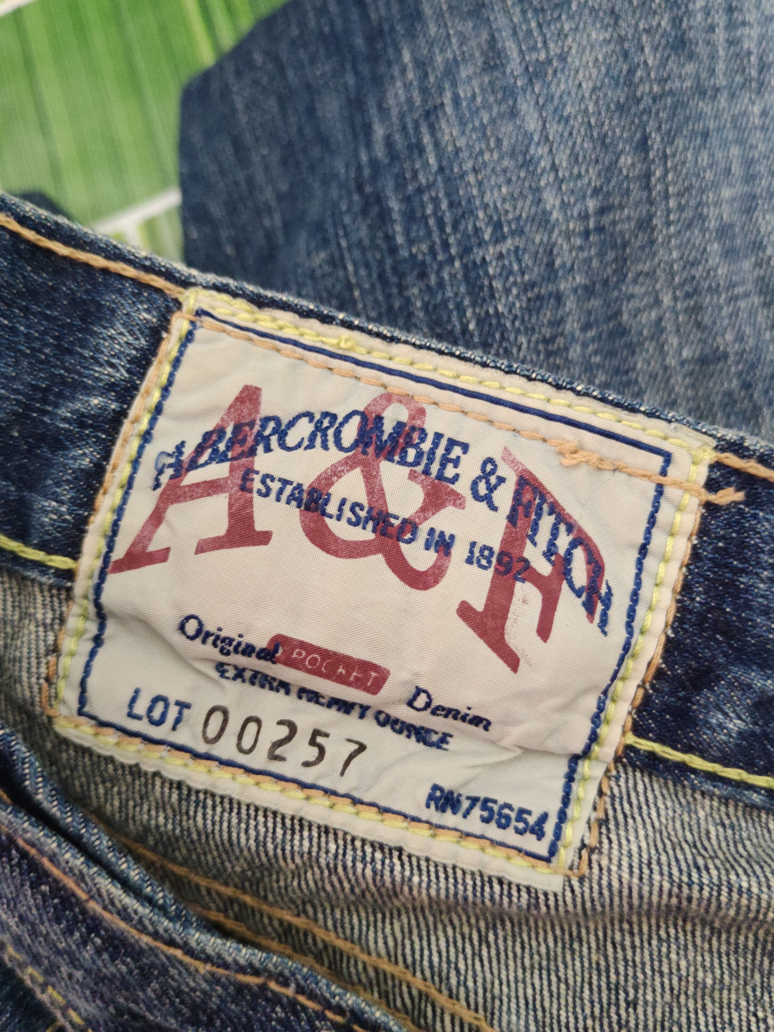 Abercrombie & Fitch Abercrombie&Fitch Blue Distressed ripped fadded Denim #S1602 Size US 31 - 15 Thumbnail